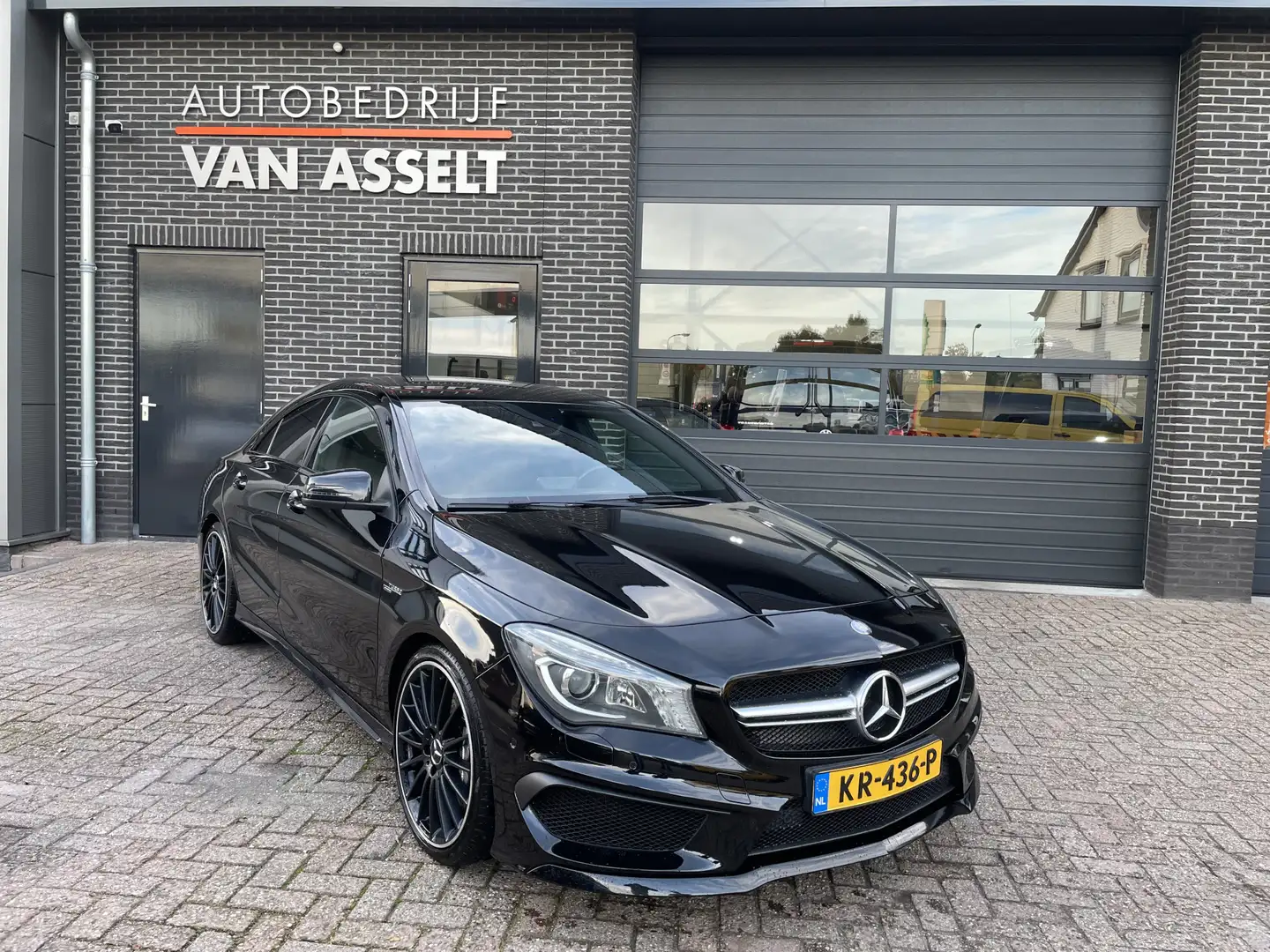 Mercedes-Benz CLA 45 AMG 4MATIC Чорний - 1