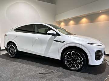 RWD Standard Range 68.5 kWh Premium interieur met