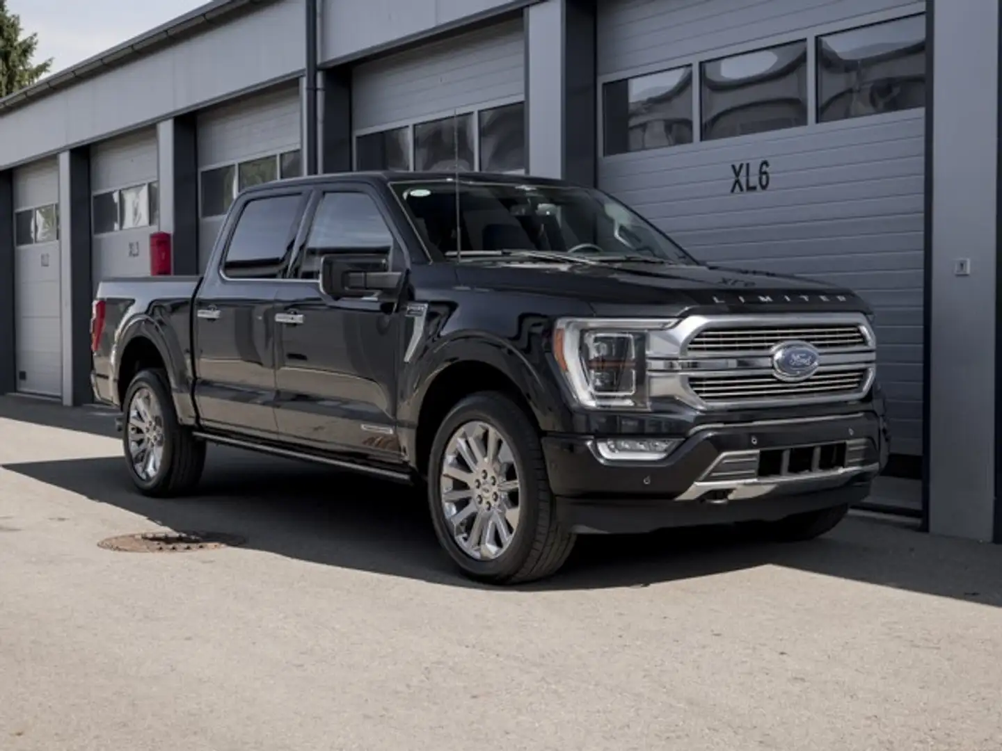 Ford F 150 F-150 LIMITED FHEV SuperCrew ShortBed 3,5 L V6 ... Schwarz - 1