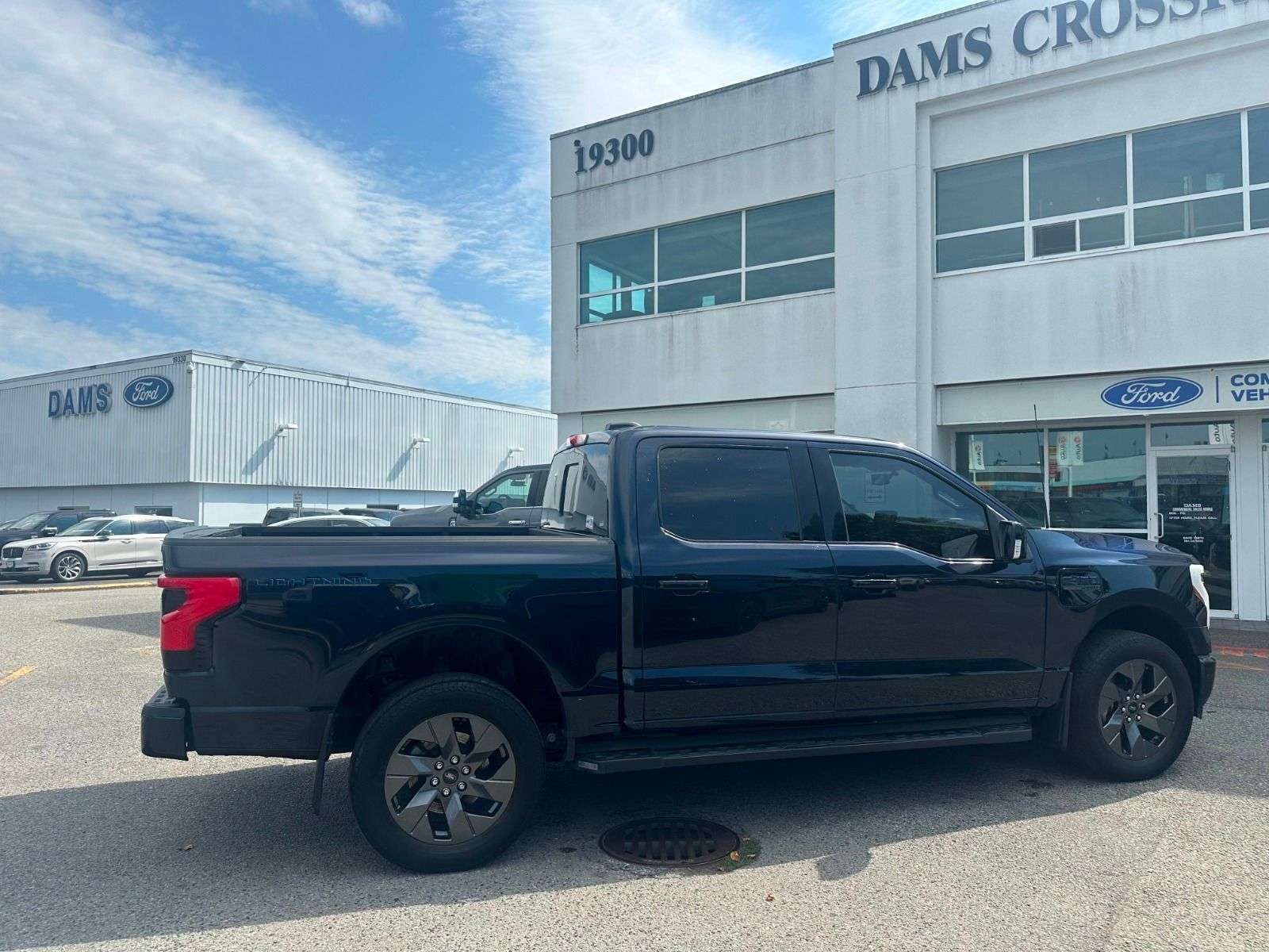 2023 Ford F-150 Lightning LARIAT 4WD SuperCrew 5.5' Box — снимка 1