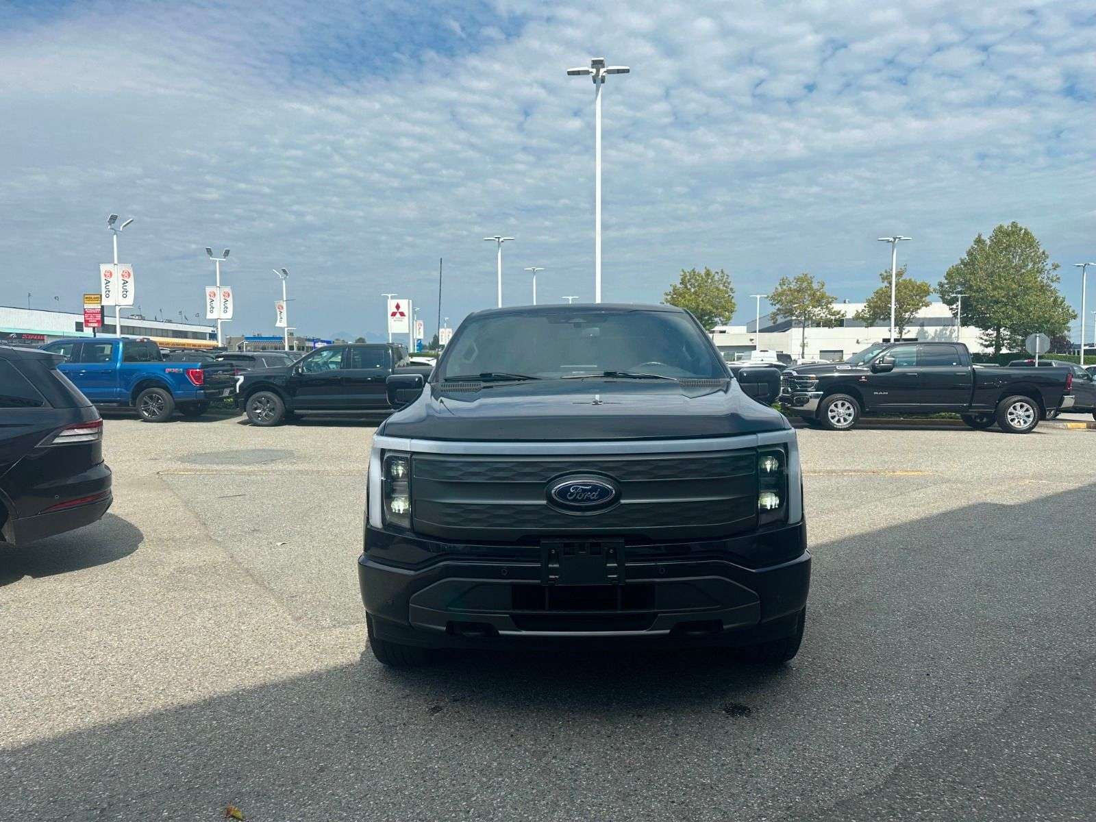 2023 Ford F-150 Lightning LARIAT 4WD SuperCrew 5.5' Box — снимка 1