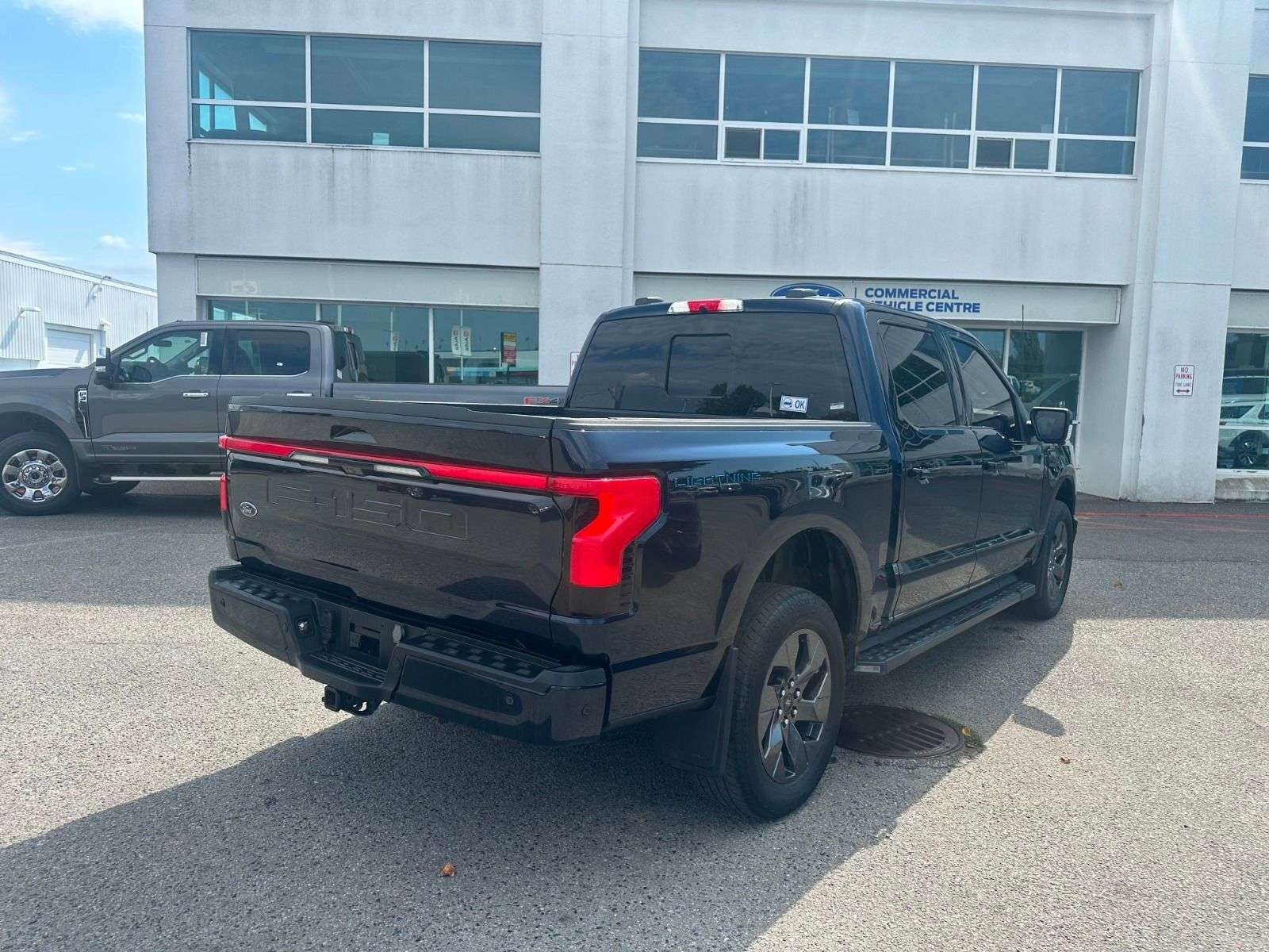 2023 Ford F-150 Lightning LARIAT 4WD SuperCrew 5.5' Box — снимка 1