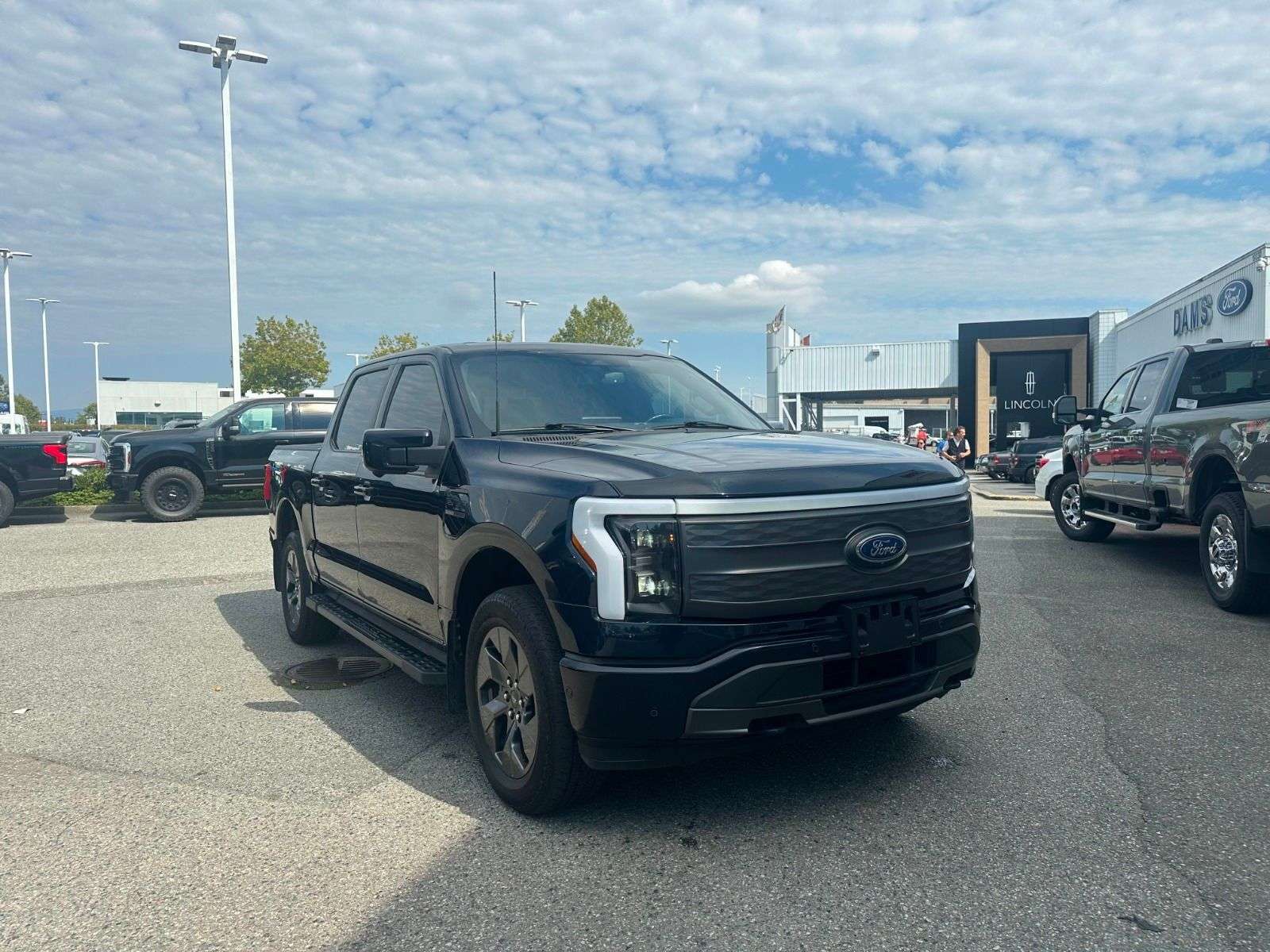 2023 Ford F-150 Lightning LARIAT 4WD SuperCrew 5.5' Box — снимка 1
