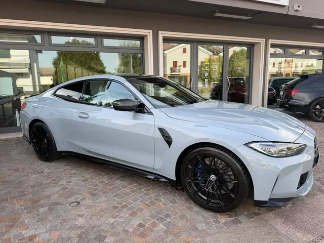 BMW M4 view 5