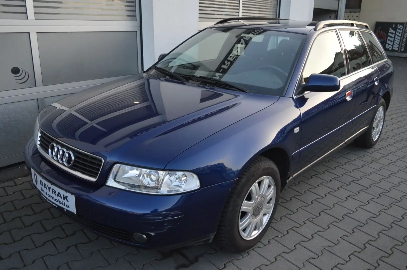 Audi A4 1.6 Avant*2.Hand*AHK*Klima*Allwetterreifen* Blauw - 1
