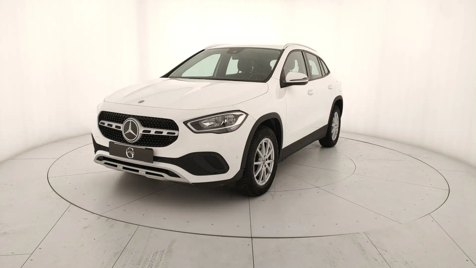 Mercedes-Benz GLA 180 d Business Extra auto Bianco - 1