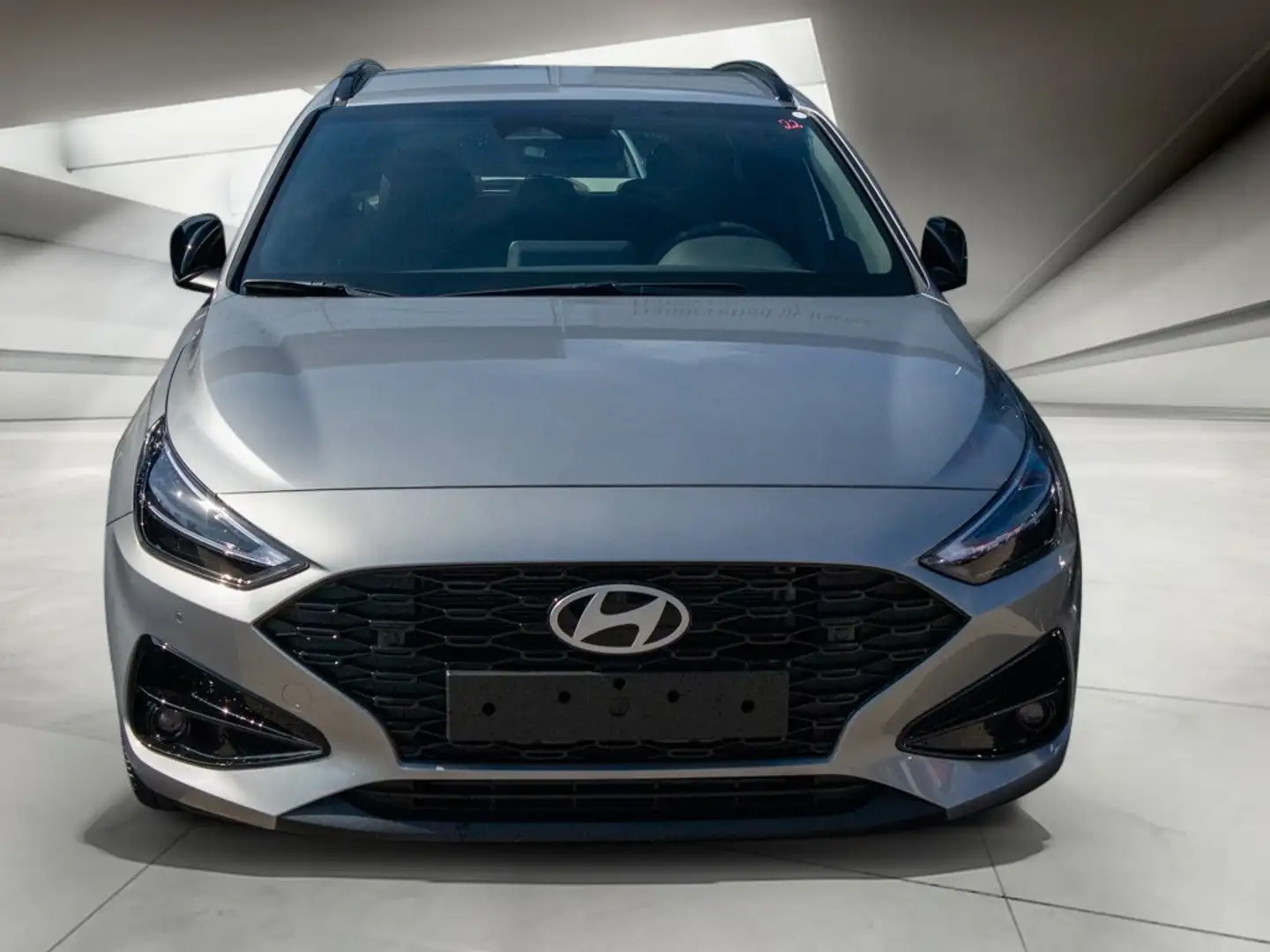 Hyundai i30 cw 1.5 T-GDI Advantage Mild-Hybrid Silber - 2