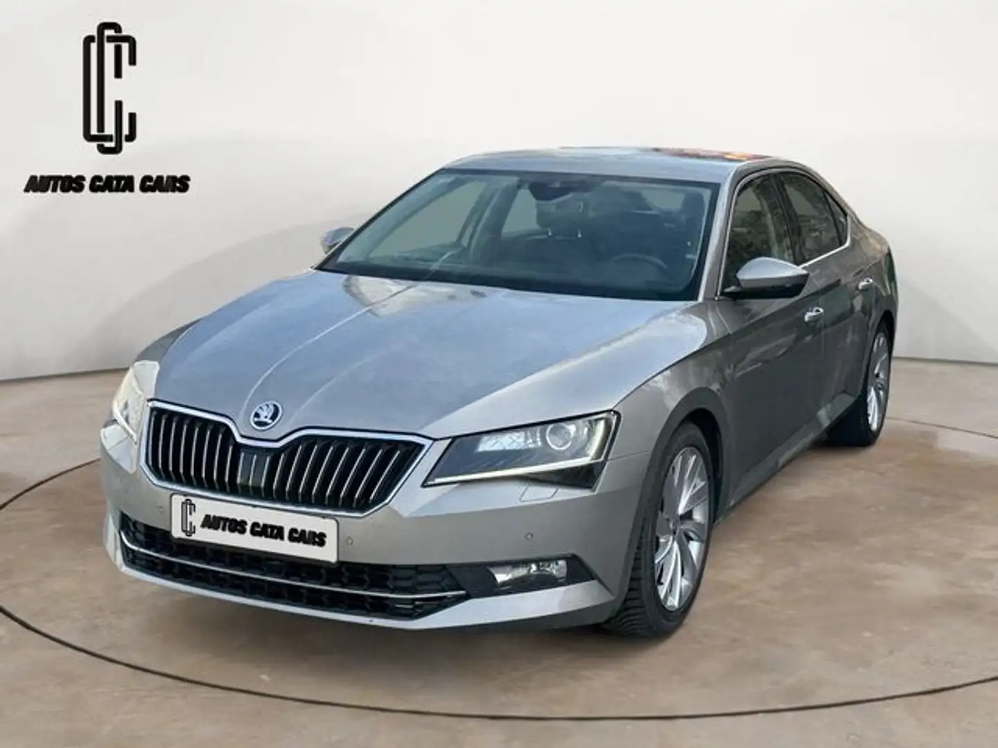 Skoda Superb 2.0TDI AdBlue tech Style 4x4 110kW Gris - 1