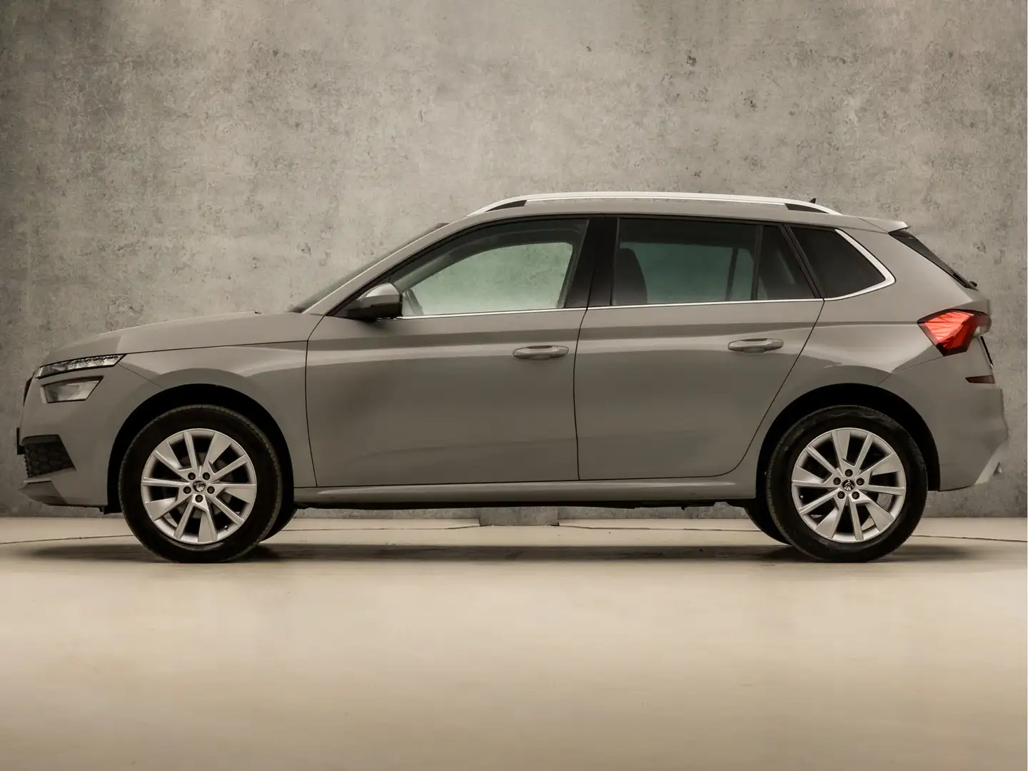 Skoda Kamiq 1.0 TSI Sport Automaat (APPLE CARPLAY, GETINT GLAS Grijs - 2