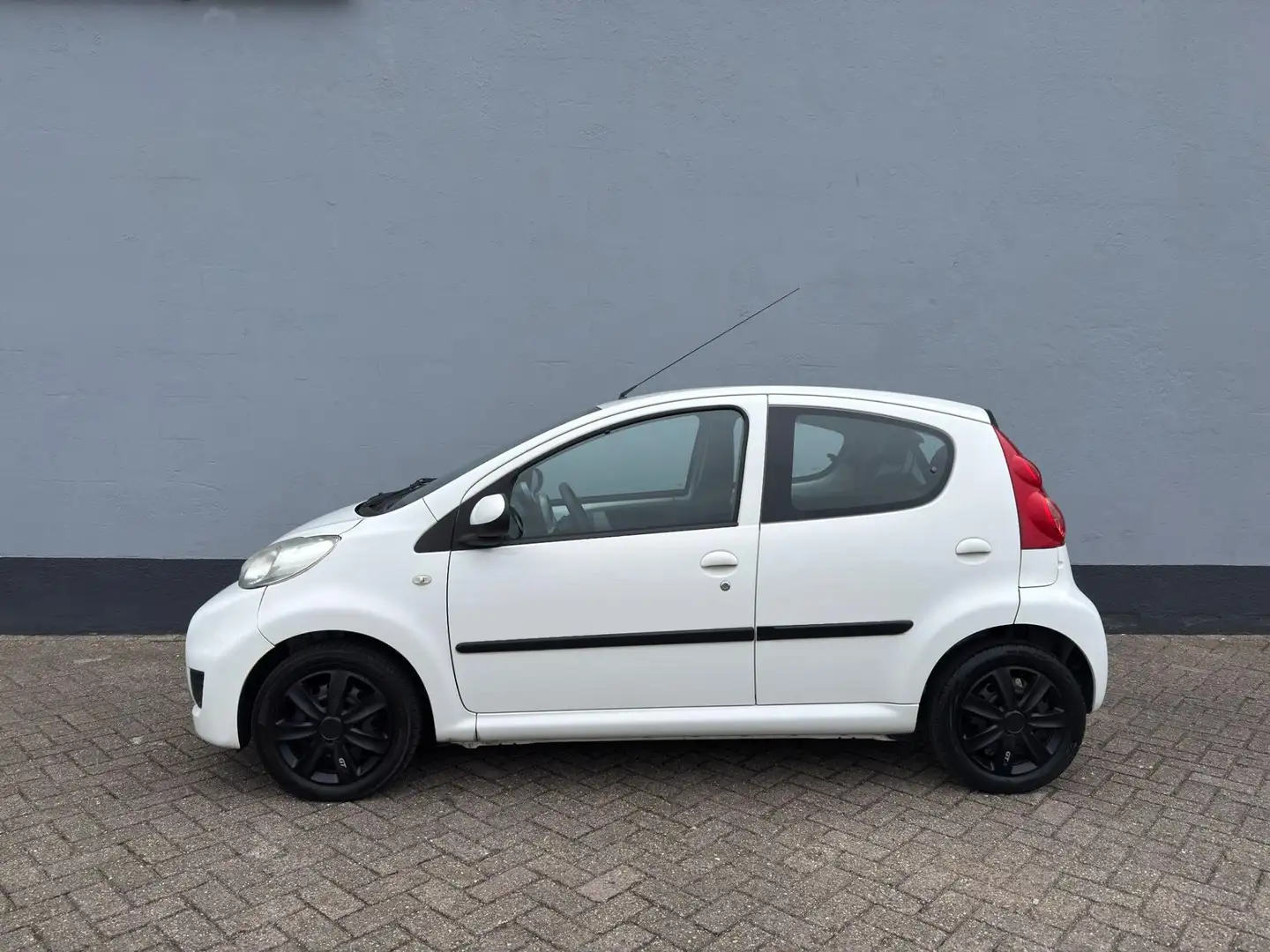 Peugeot 107 1.0-12V XS 5-Deurs - Airco Weiß - 2