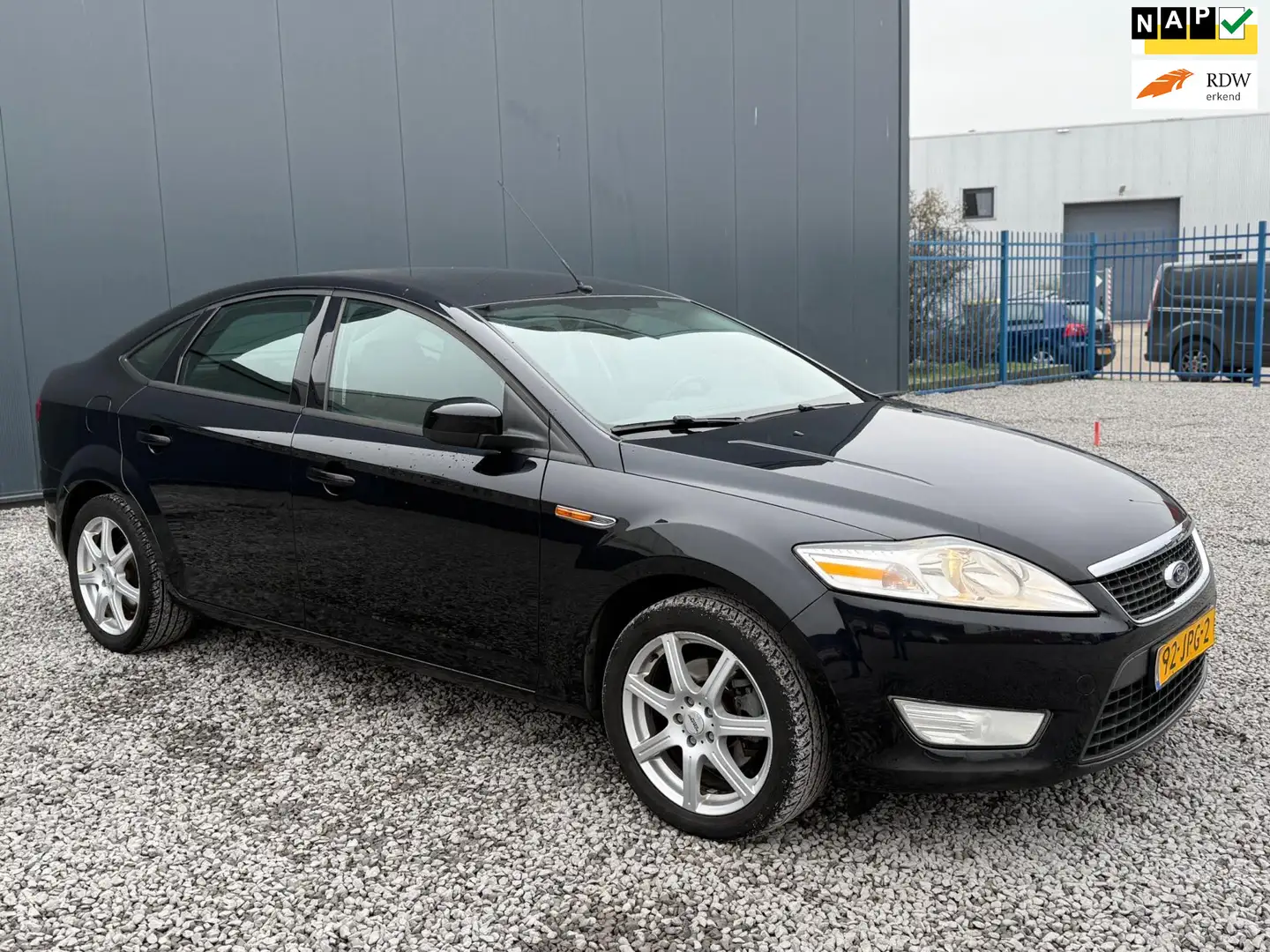 Ford Mondeo 2.3-16V Trend AUTOMAAT!CLIMA!PDC!CRUISE!APK2026! Schwarz - 1