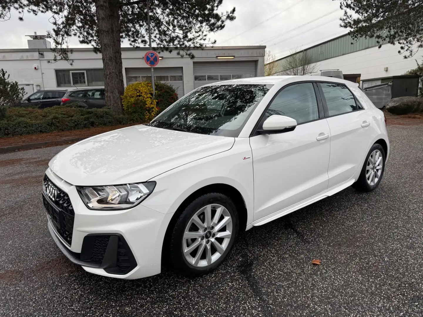 Audi A1 Sportback 25 TFSI S line AUTOMATIK Weiß - 2