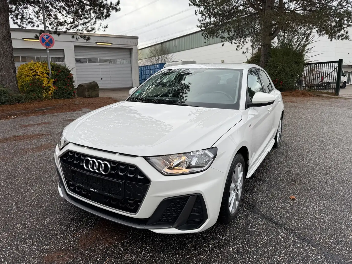 Audi A1 Sportback 25 TFSI S line AUTOMATIK Weiß - 1
