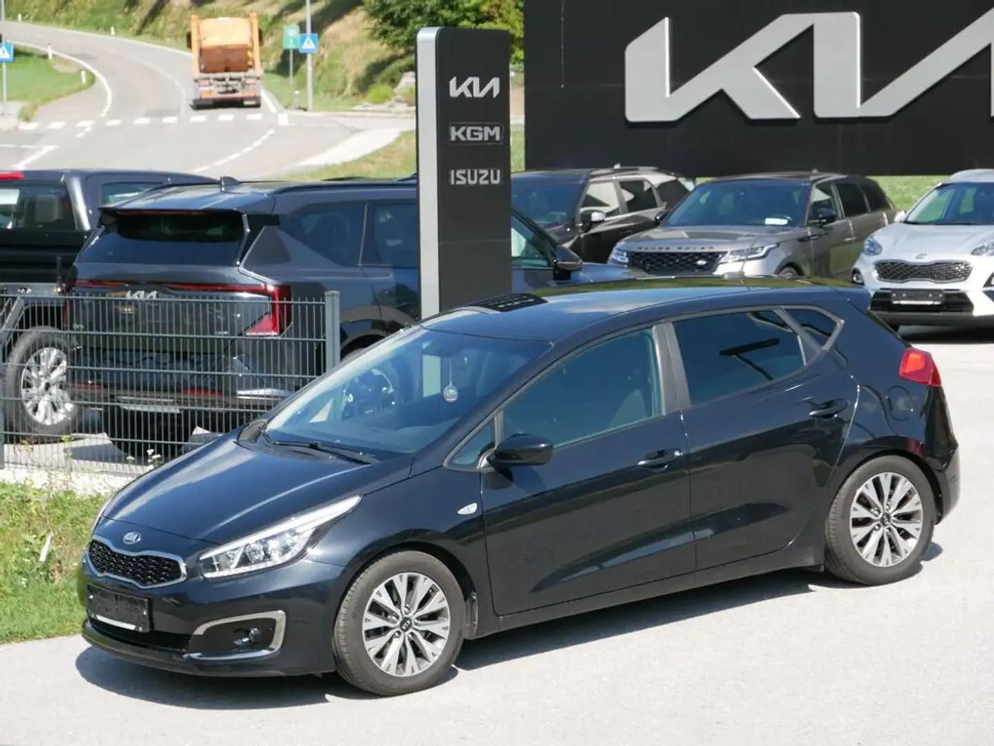Kia Ceed / cee'd 1,4 MPI Silber Schwarz - 1