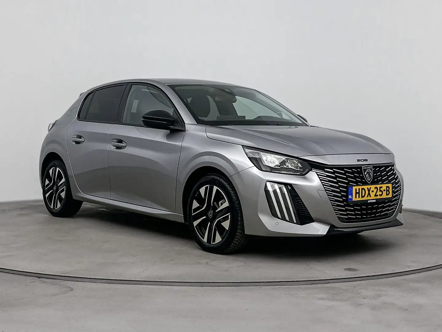 Peugeot 208 1.2 100 pk Allure | Carplay | Stoelverwarming | 3D Grau - 2