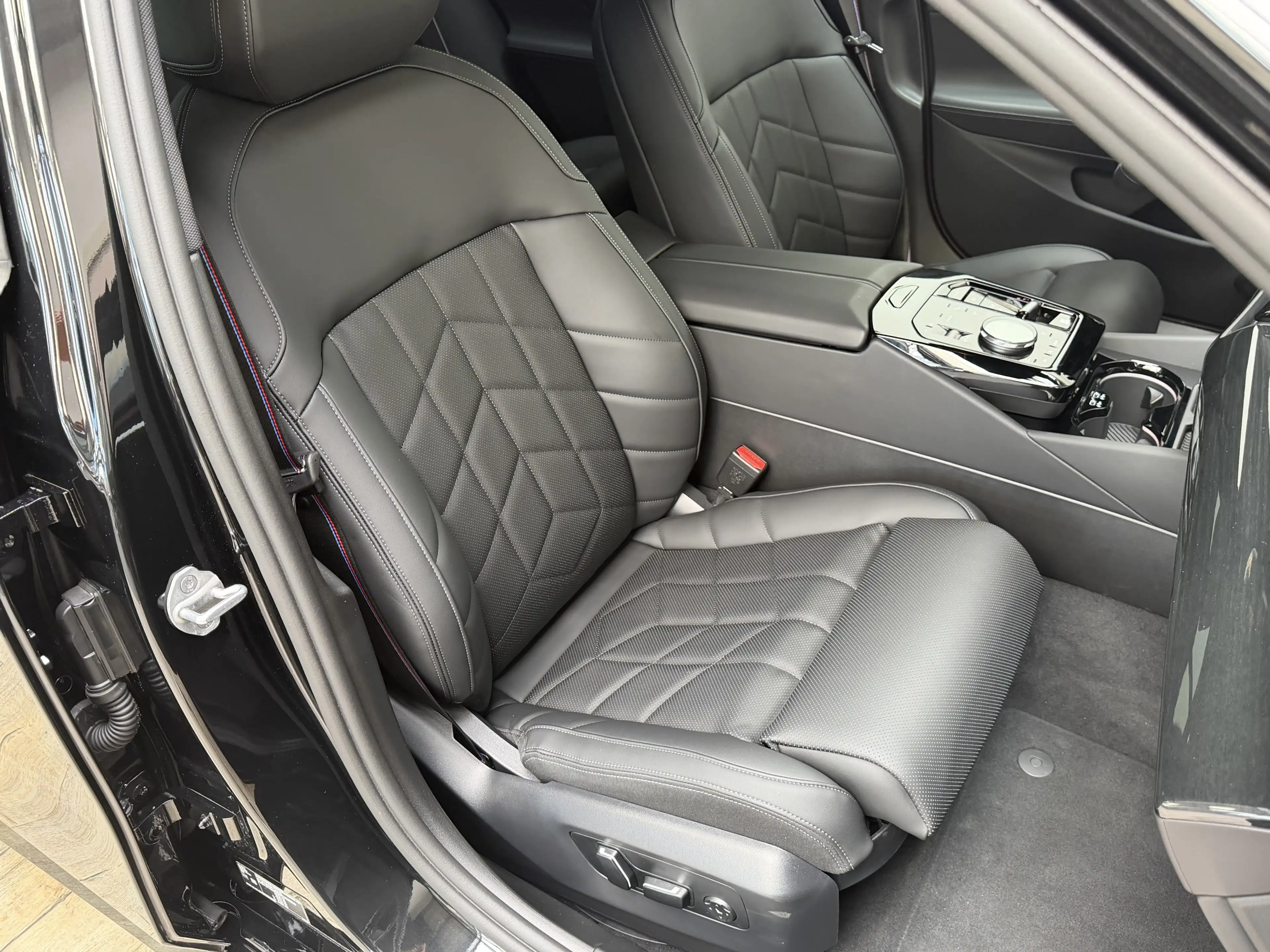BMW 540 xDr M Sport Pro Pano ACC 20Zoll Sitzlüf AHK — photo 37