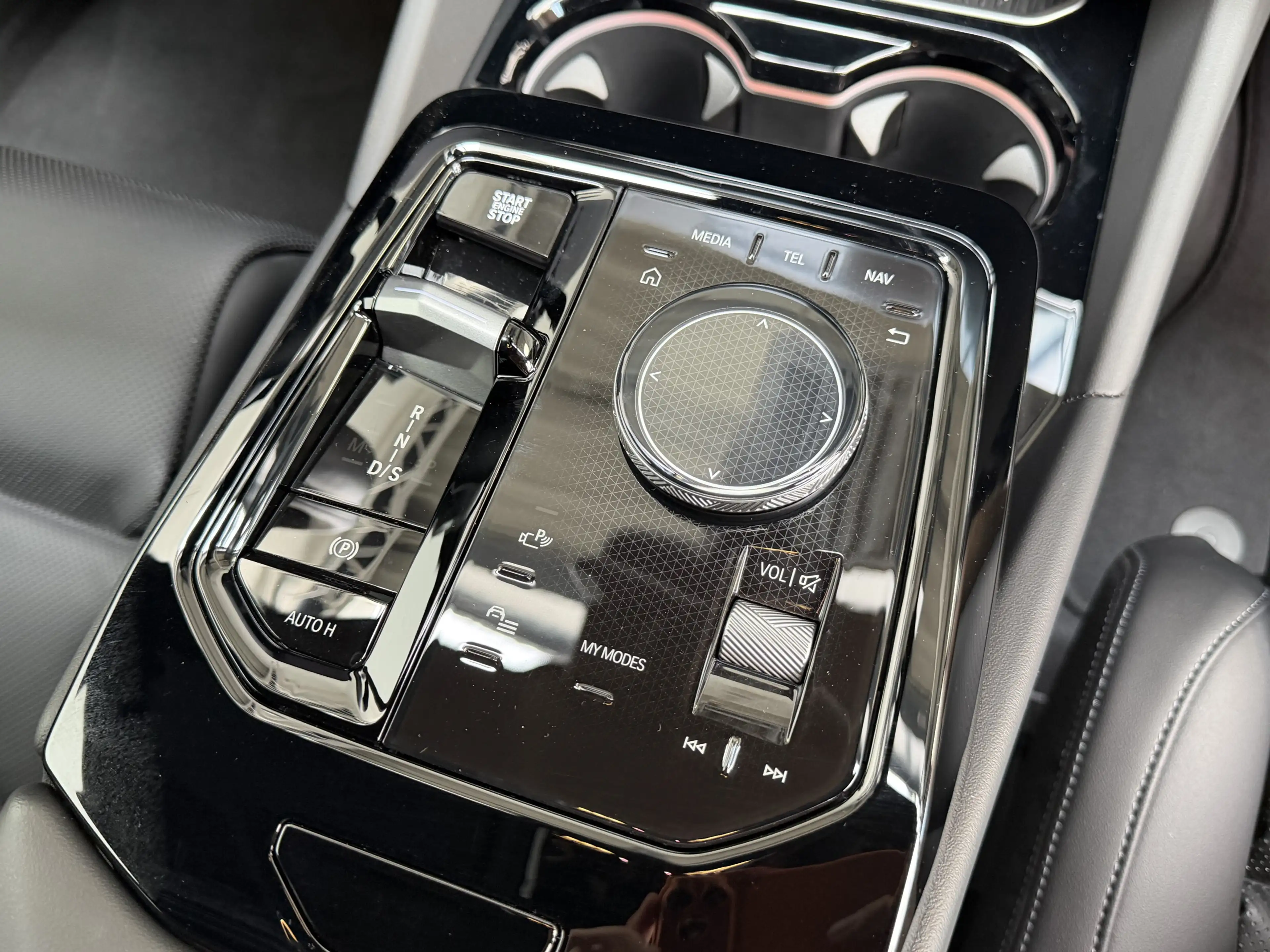 BMW 540 xDr M Sport Pro Pano ACC 20Zoll Sitzlüf AHK — photo 36