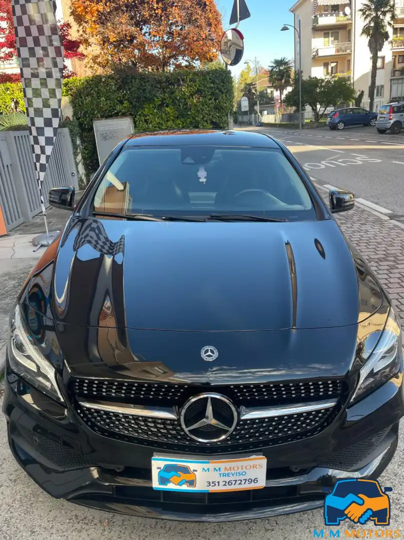 Mercedes-Benz CLA 200 d 4Matic Automatic Premium Schwarz - 2