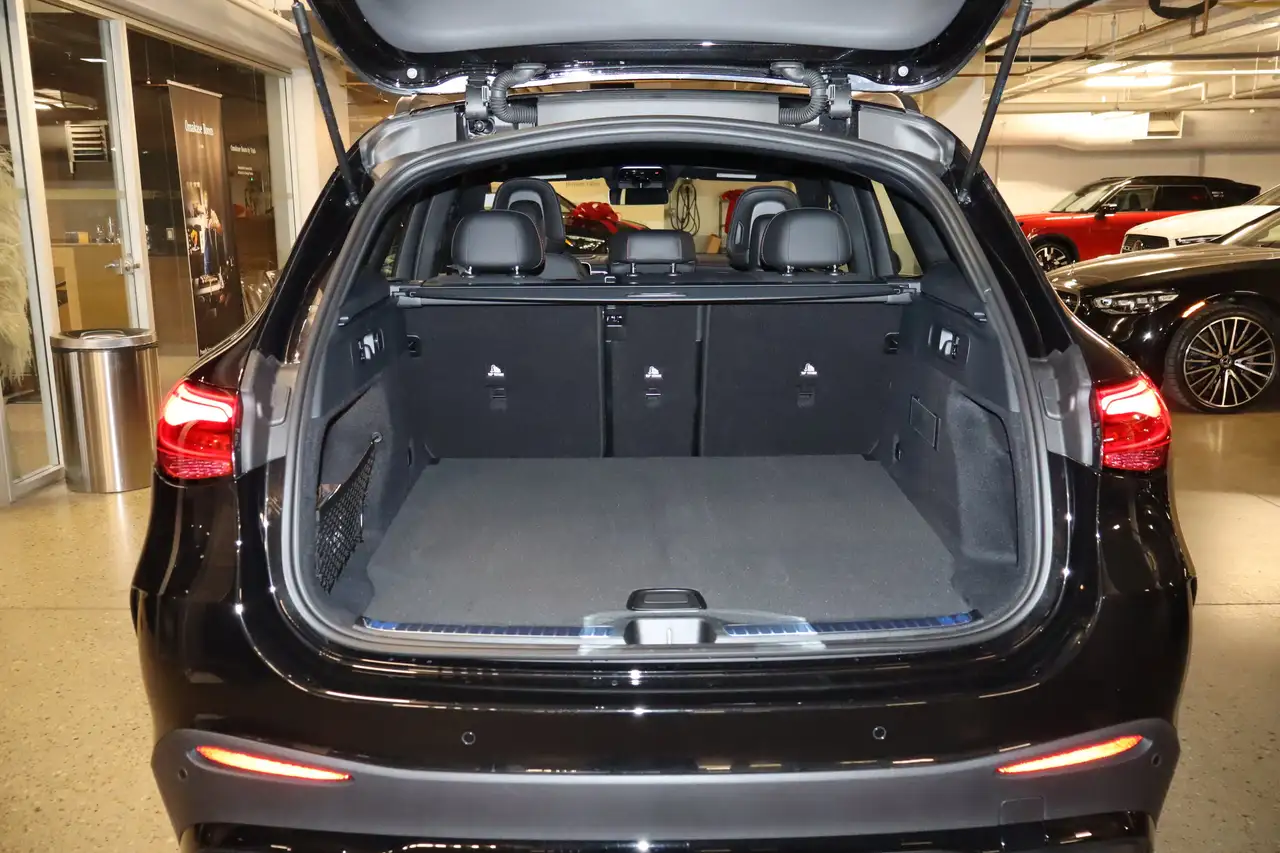 Mercedes-Benz GLC снимка Mercedes-Benz GLC