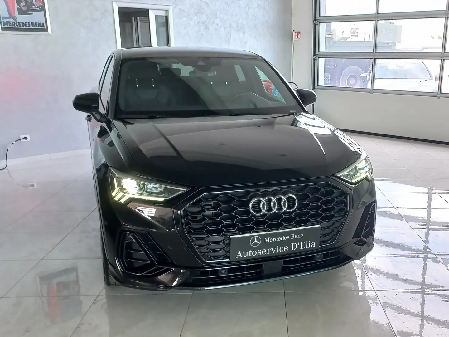 Audi Q3 Sportback 35 2.0 tdi S line edition s-tronic Zwart - 2