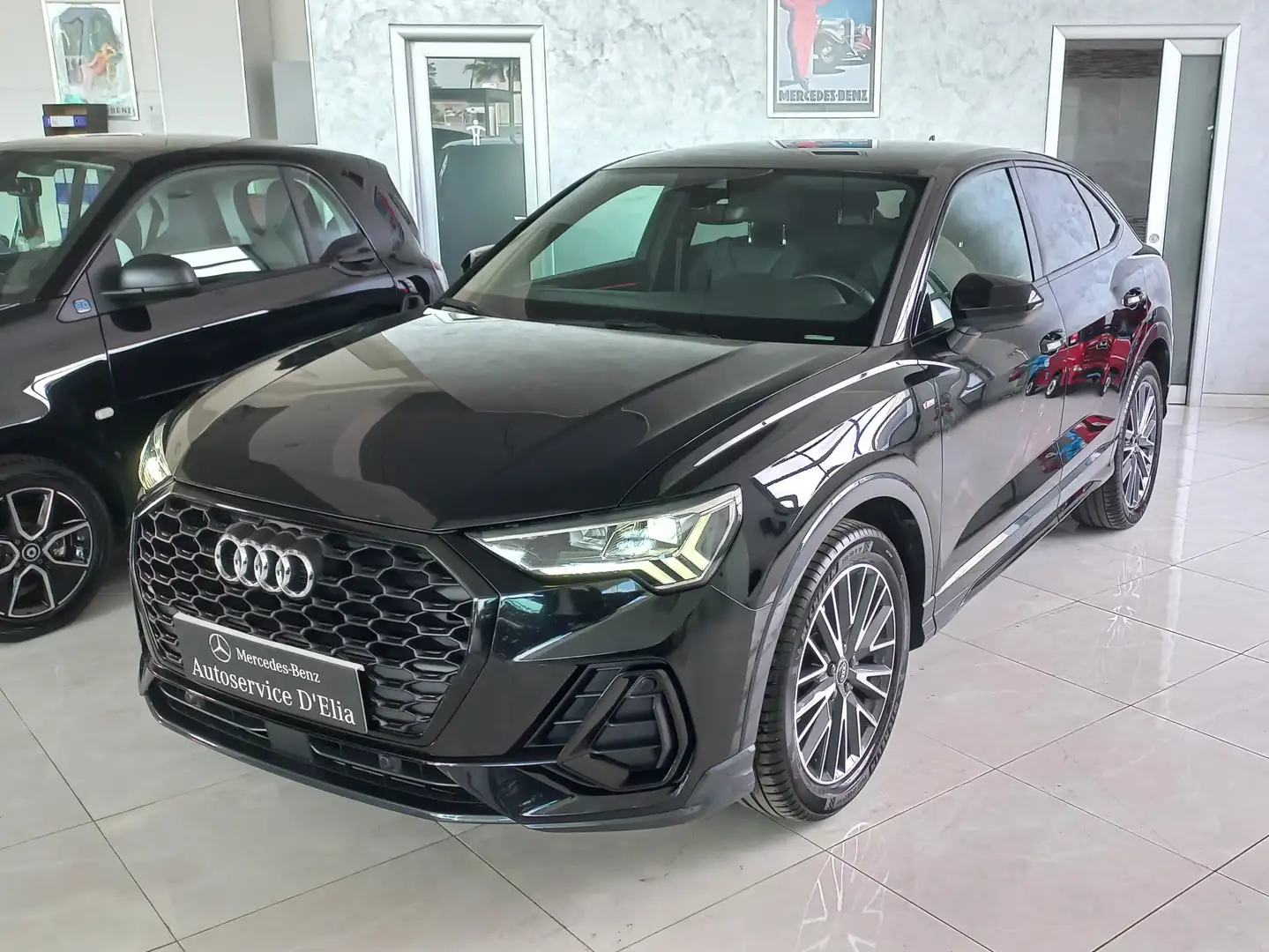 Audi Q3 Sportback 35 2.0 tdi S line edition s-tronic Zwart - 1
