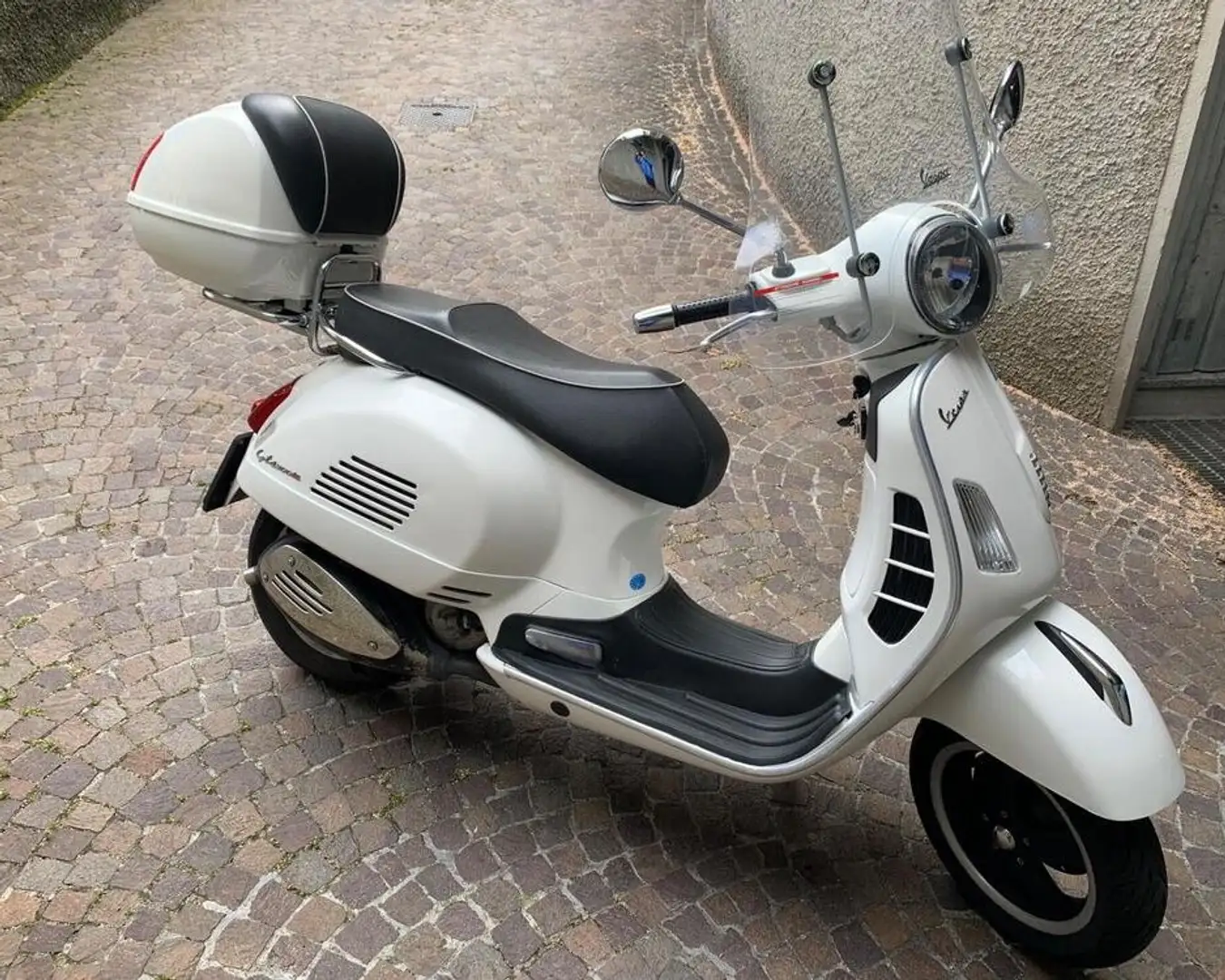 Vespa GTS 300 Fehér - 1
