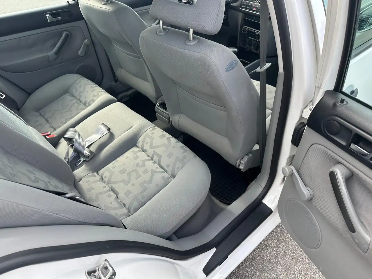 Volkswagen Bora 1,6 Comfortline Aut. Pickerl NEU bei VW – gültig b, foto 11