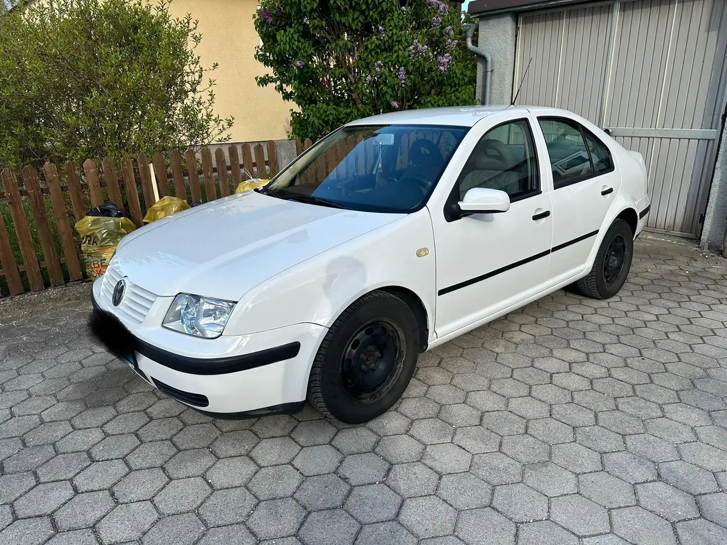 Volkswagen Bora 1,6 Comfortline Aut. Pickerl NEU bei VW – gültig b - 2