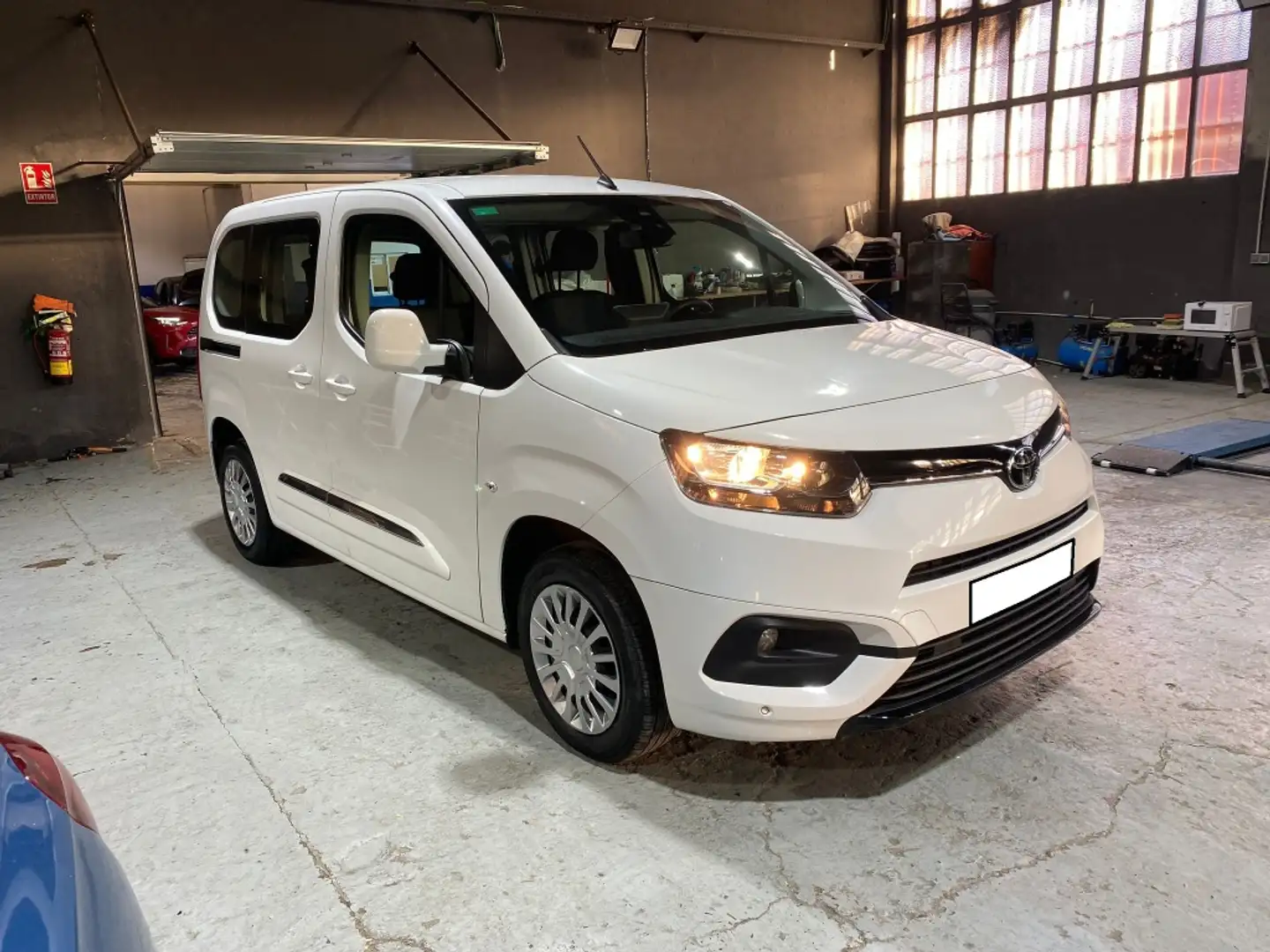Toyota Proace City Combi L1 1.5D VX 100 Blanco - 1