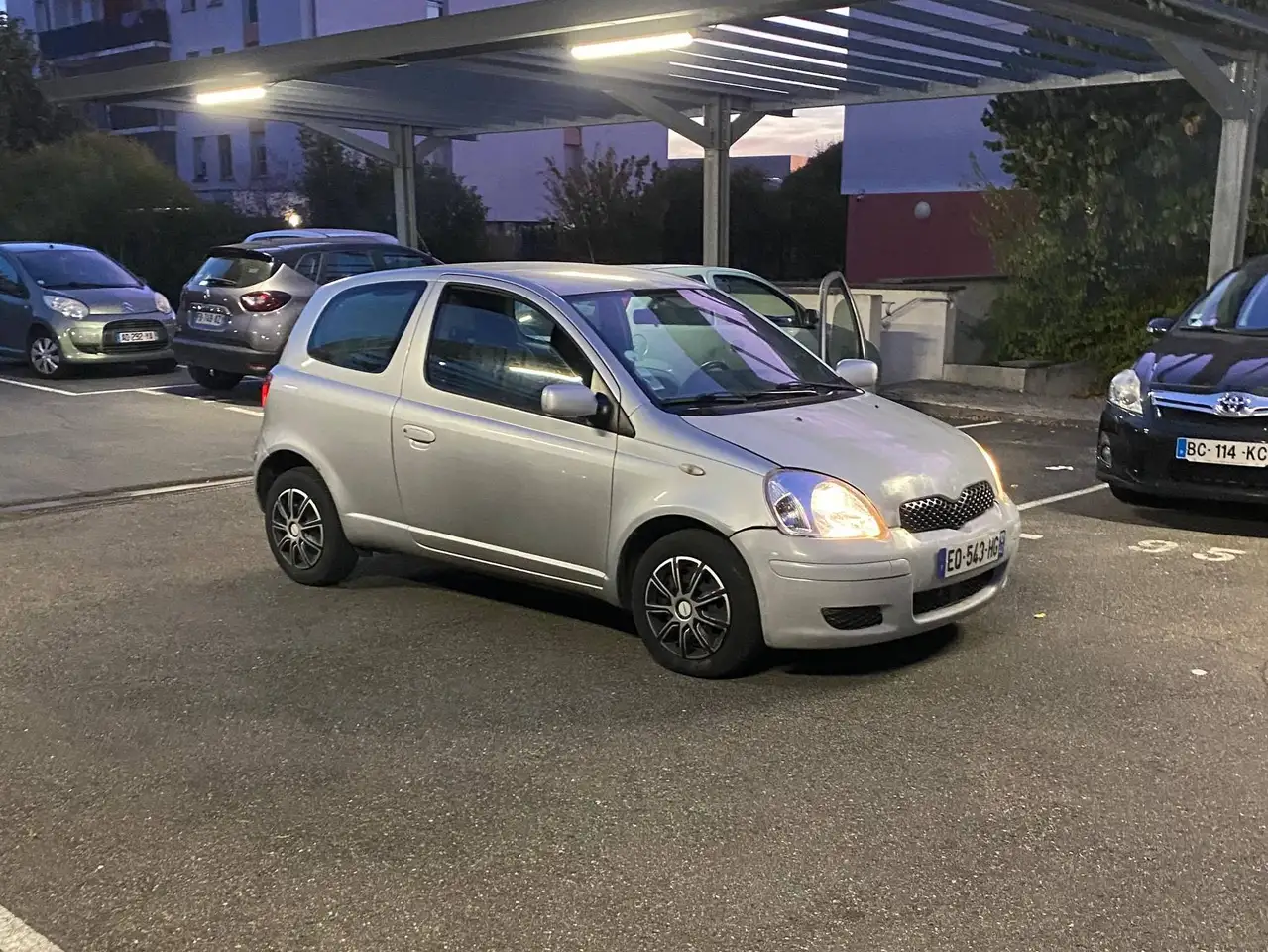 Toyota Yaris Yaris — photo 2