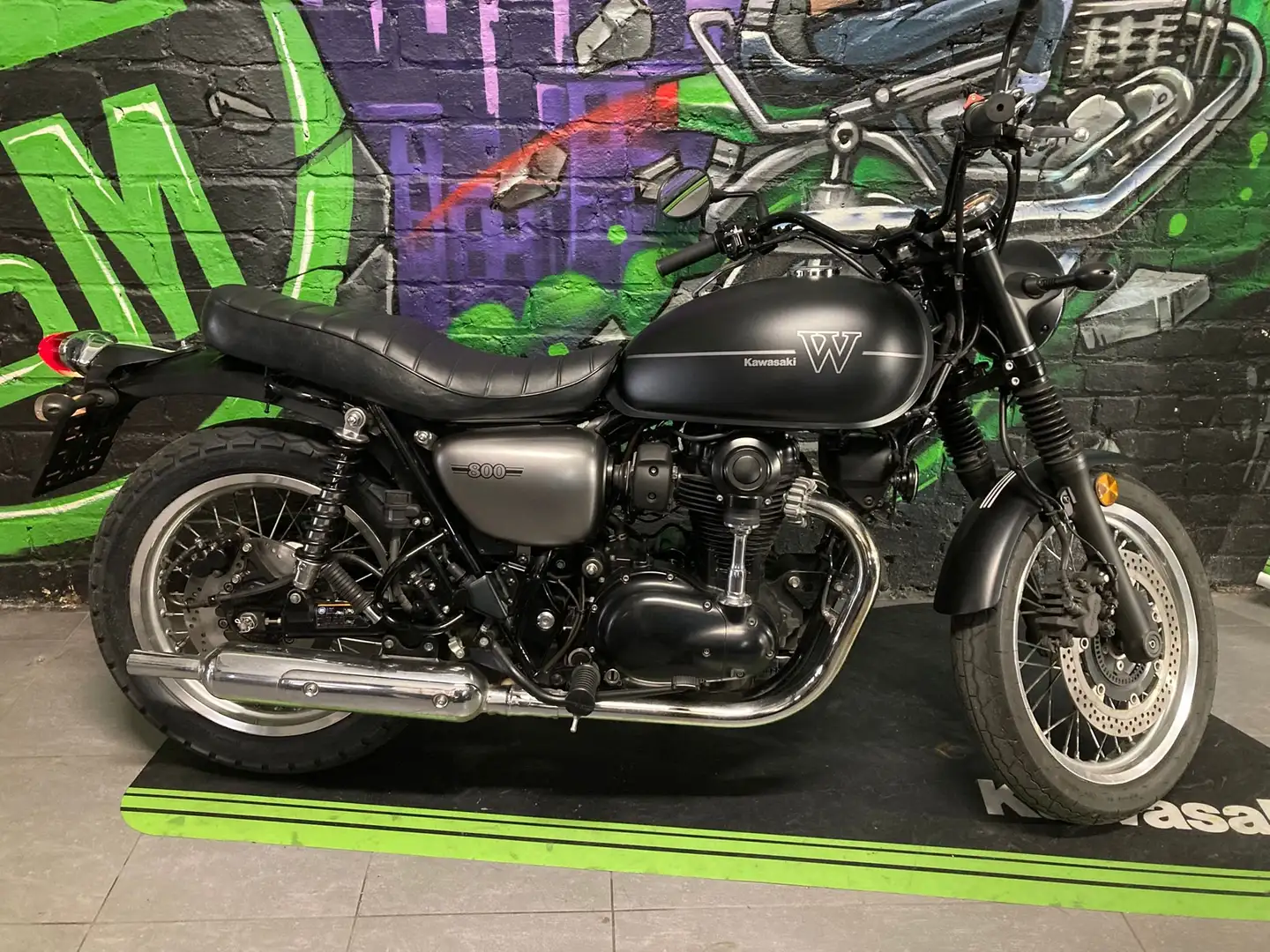 Kawasaki W 800 Noir - 1