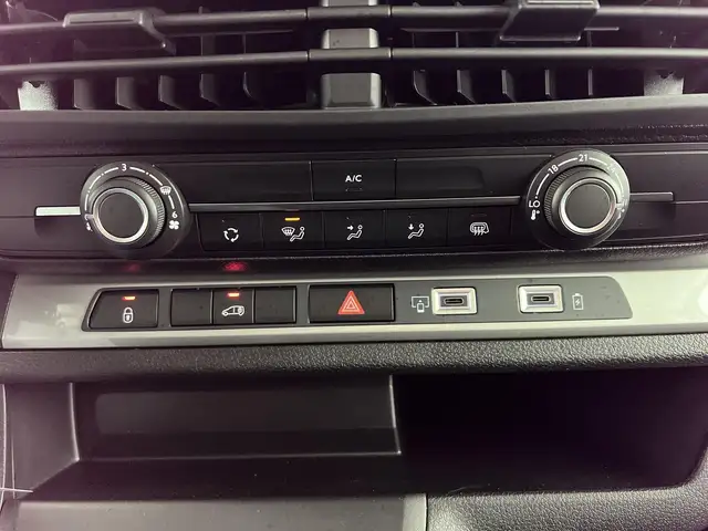 Opel Vivaro view 12