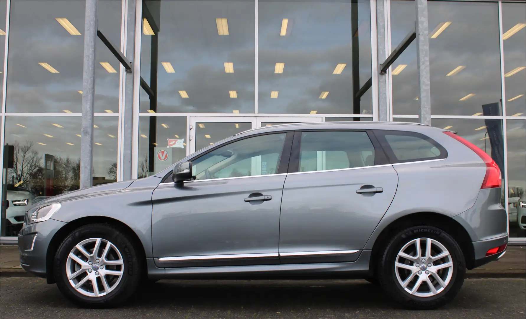 Volvo XC60 D4 Automaat Summum | Adapt. Cruise | Schuif/kantel Gris - 2