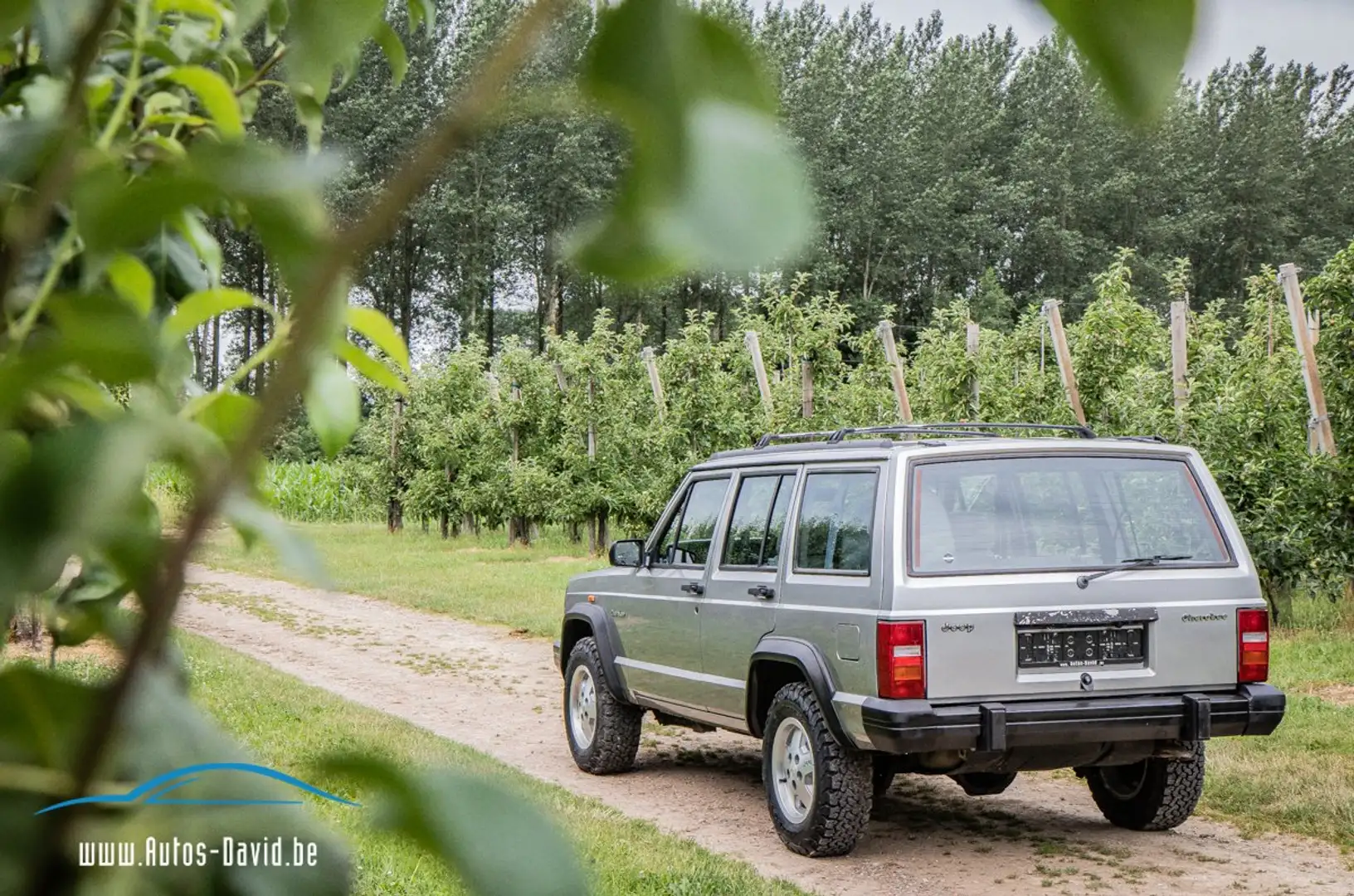 Jeep Cherokee XJ 4.0i Automaat 4X4 / OLDTIMER / SERVO / AIRCO Argintiu - 2