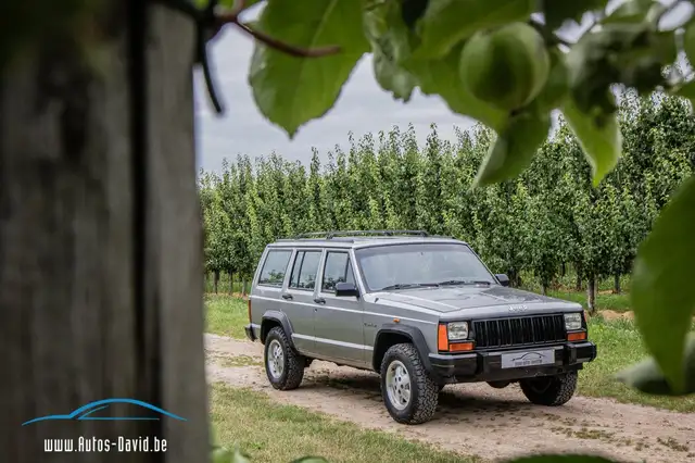 Jeep Cherokee XJ 4.0i Automaat 4X4 / OLDTIMER / SERVO / AIRCO