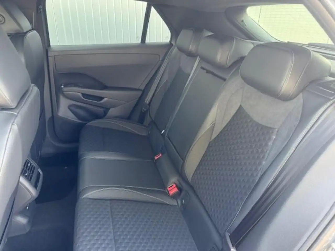 Volkswagen T-Roc 1.5 eTSI R-Line Pano Black GV5 19 Zoll 7