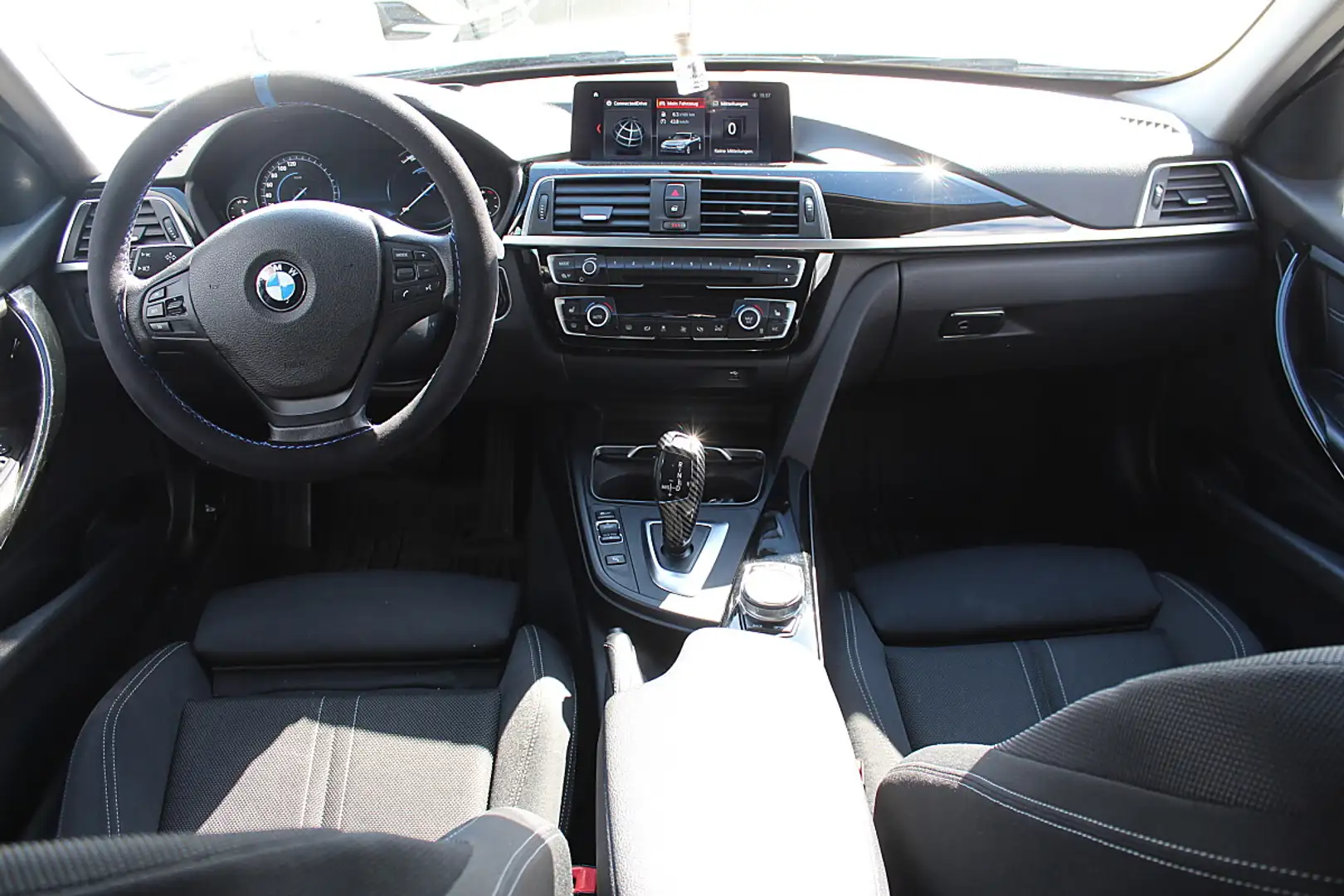 BMW 320 d Limousine Aut. AHK Digitacho LED Head up Disp... Grau - 2
