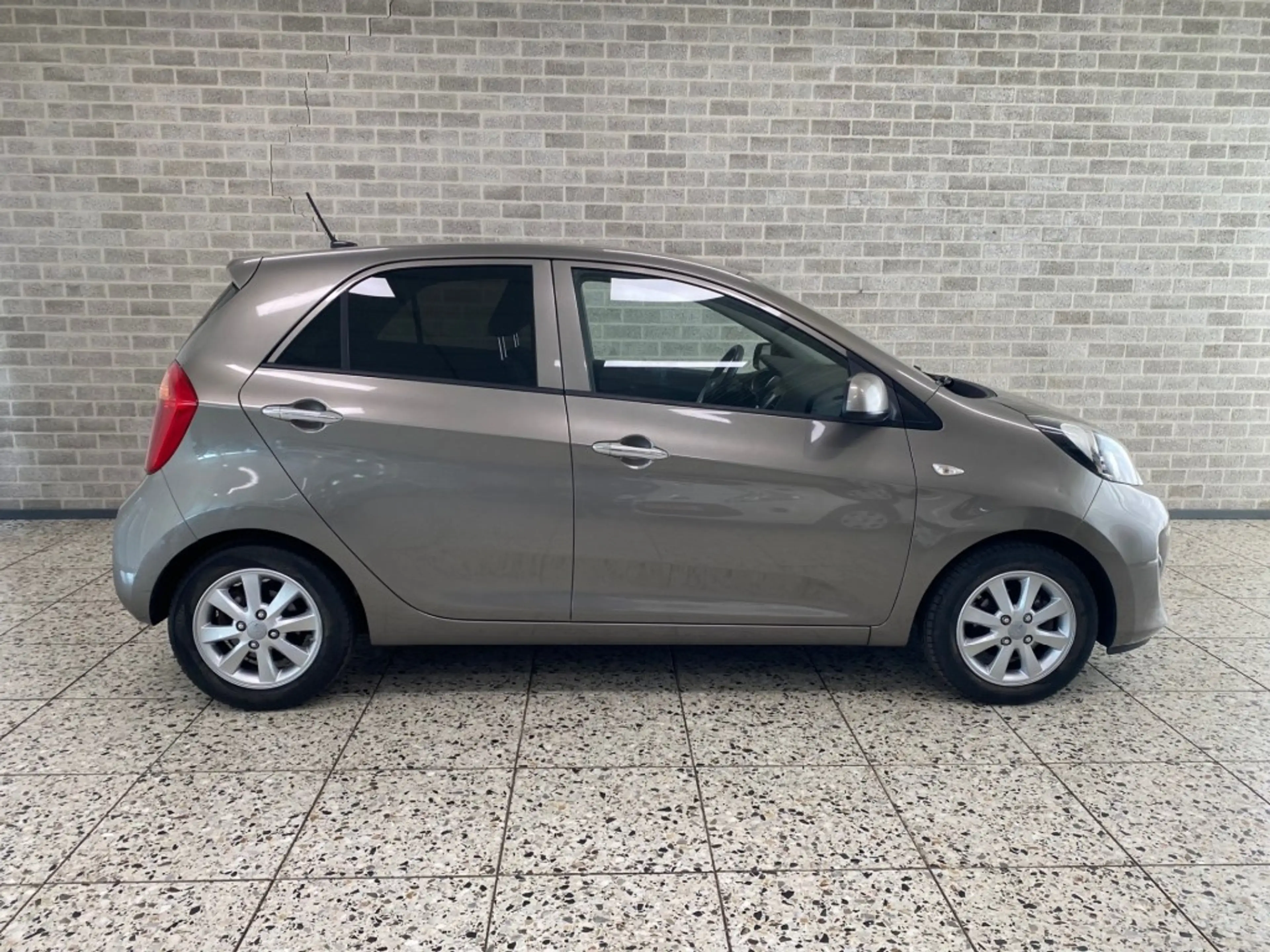 Kia Picanto 1.0 ComfortPlusLine Navigator ECC/Cruise/Camera/LM — photo 2
