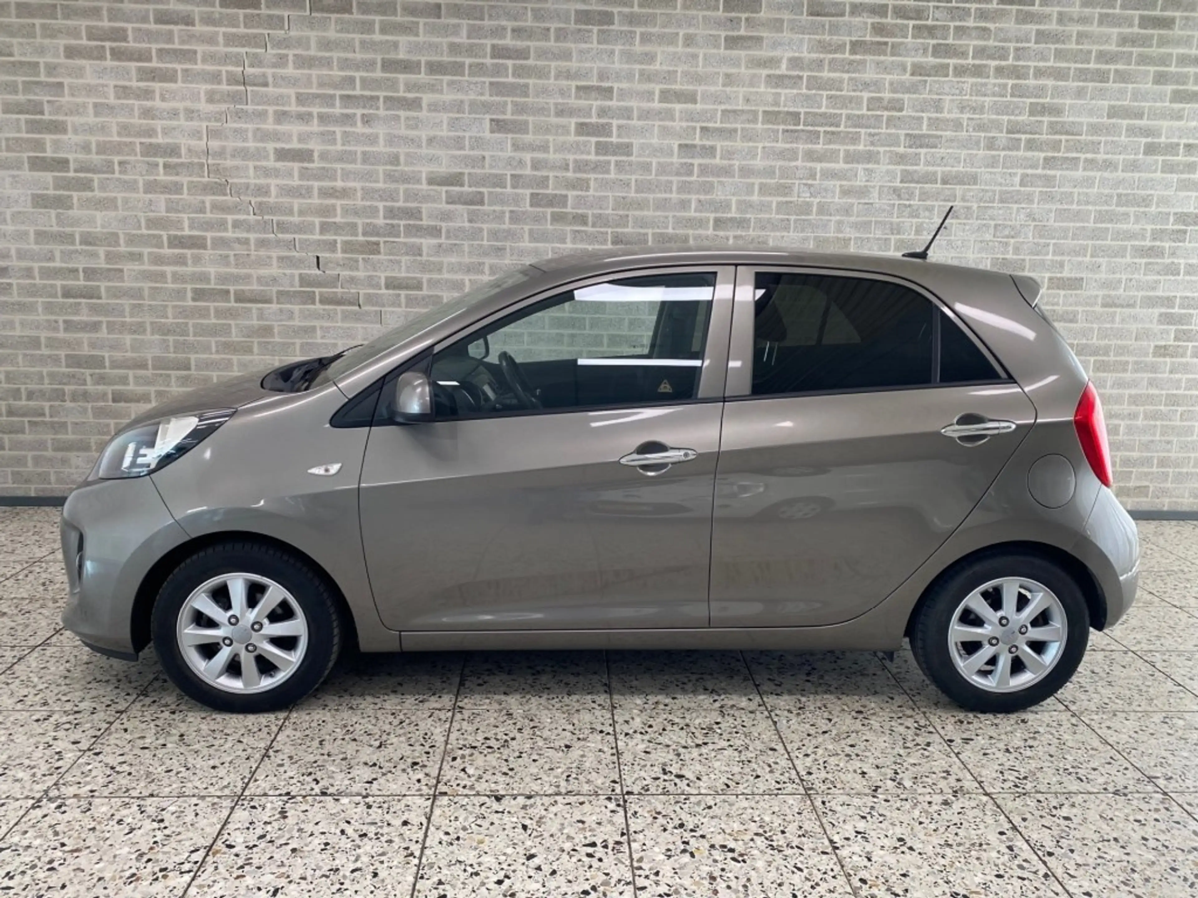 Kia Picanto 1.0 ComfortPlusLine Navigator ECC/Cruise/Camera/LM — photo 6