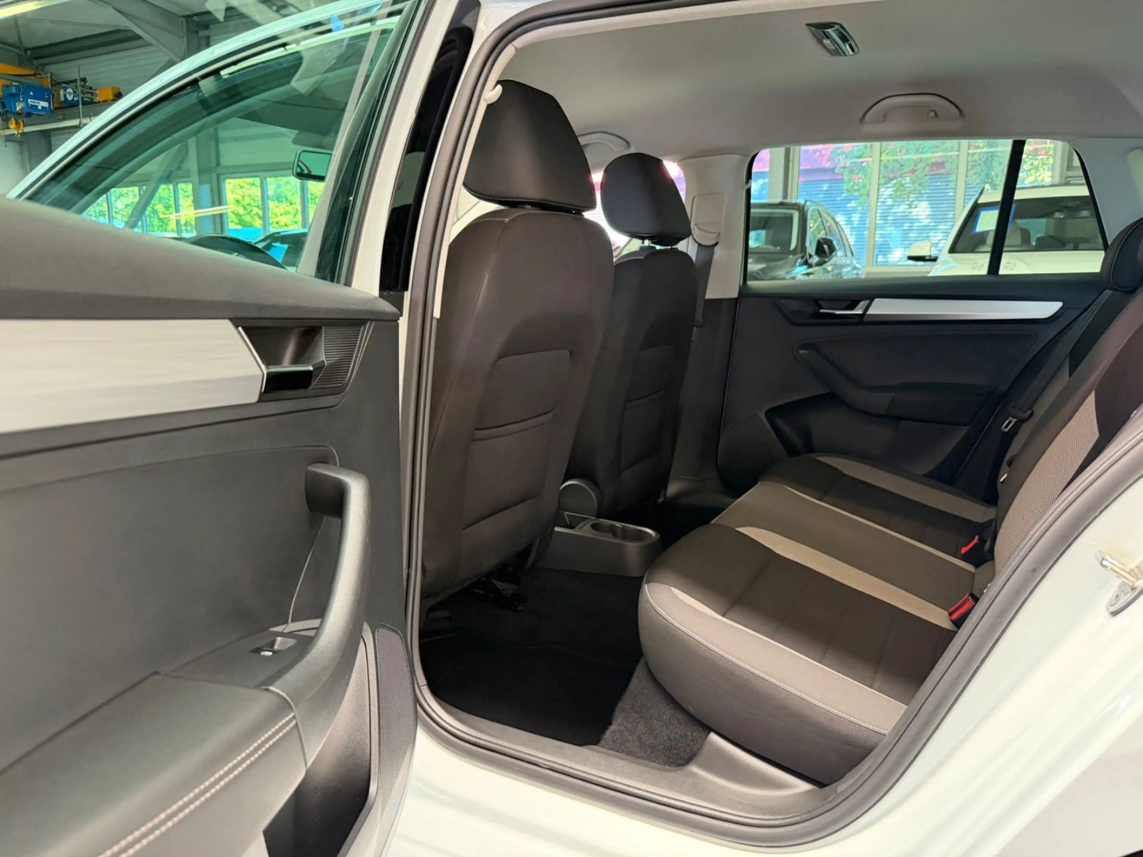 Skoda Rapid/Spaceback Spaceback Drive AHK/NAVI/SHZ/APPLE/8XALU — photo 14