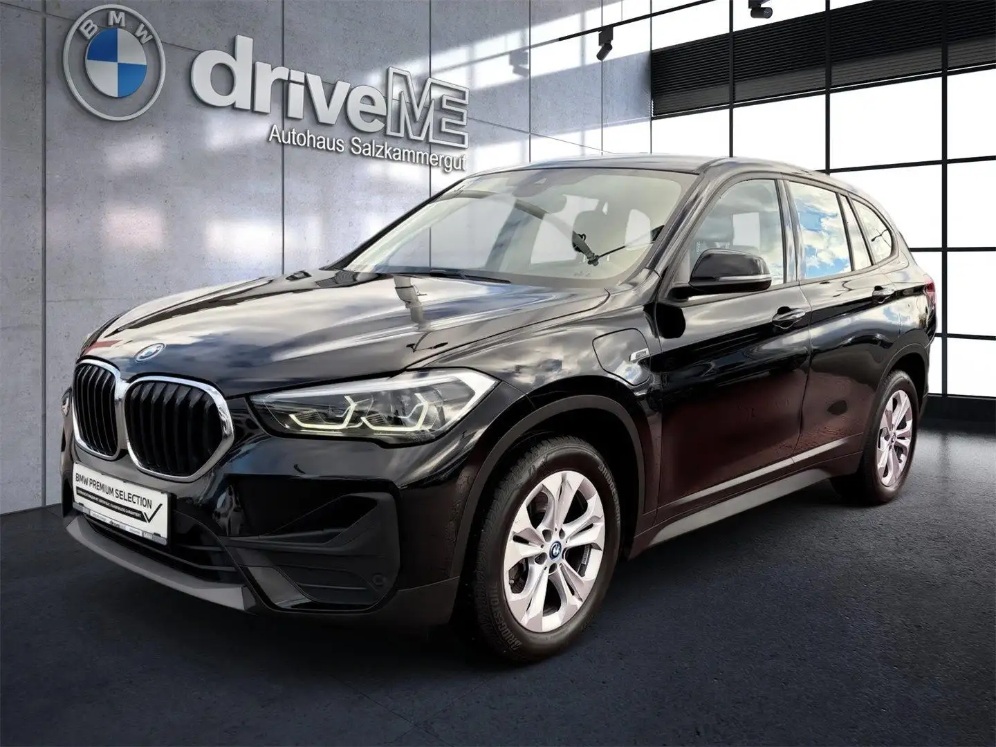 BMW X1 xDrive25e Schwarz - 2