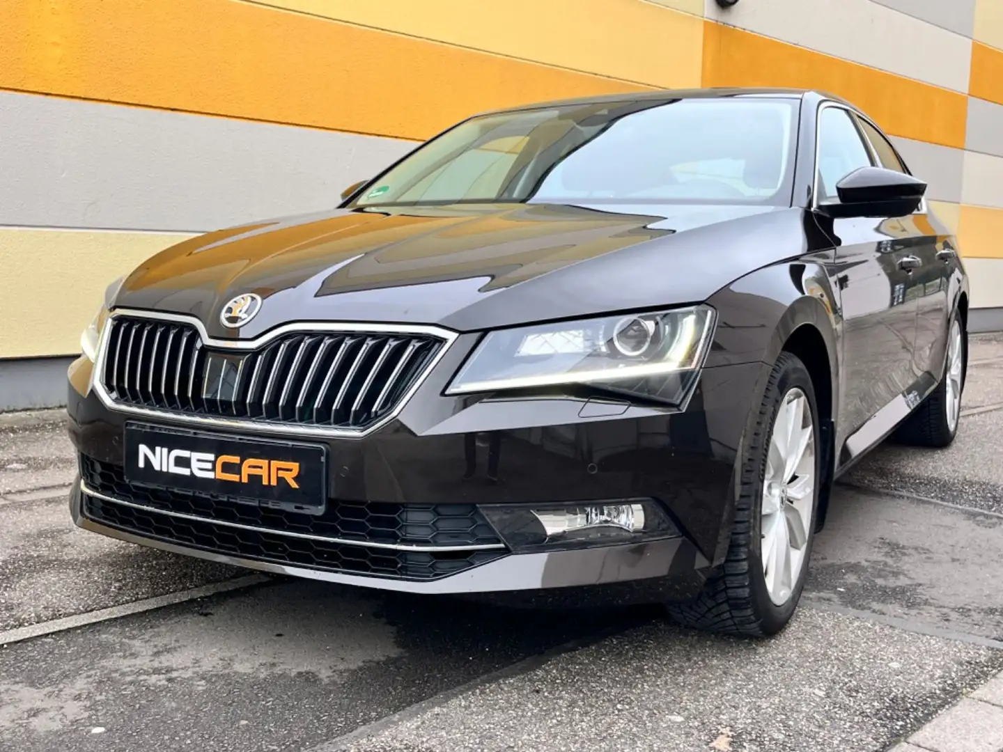 Skoda Superb Lim. Style BUSINESS*ACC*MEMORY*LED*NAVI Braun - 1