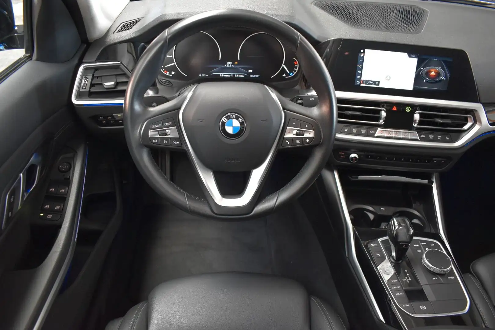 BMW 320 d SPORT LINE*LED*LIVE COCKPIT*AHK*NAVI Zwart - 2