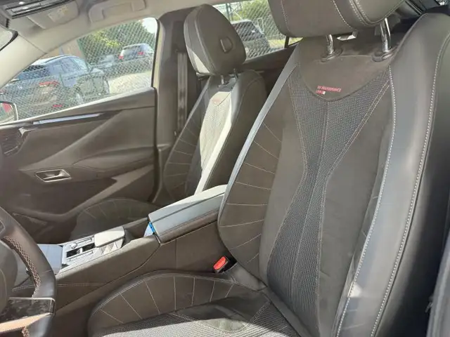 DS Automobiles DS 4 view 9