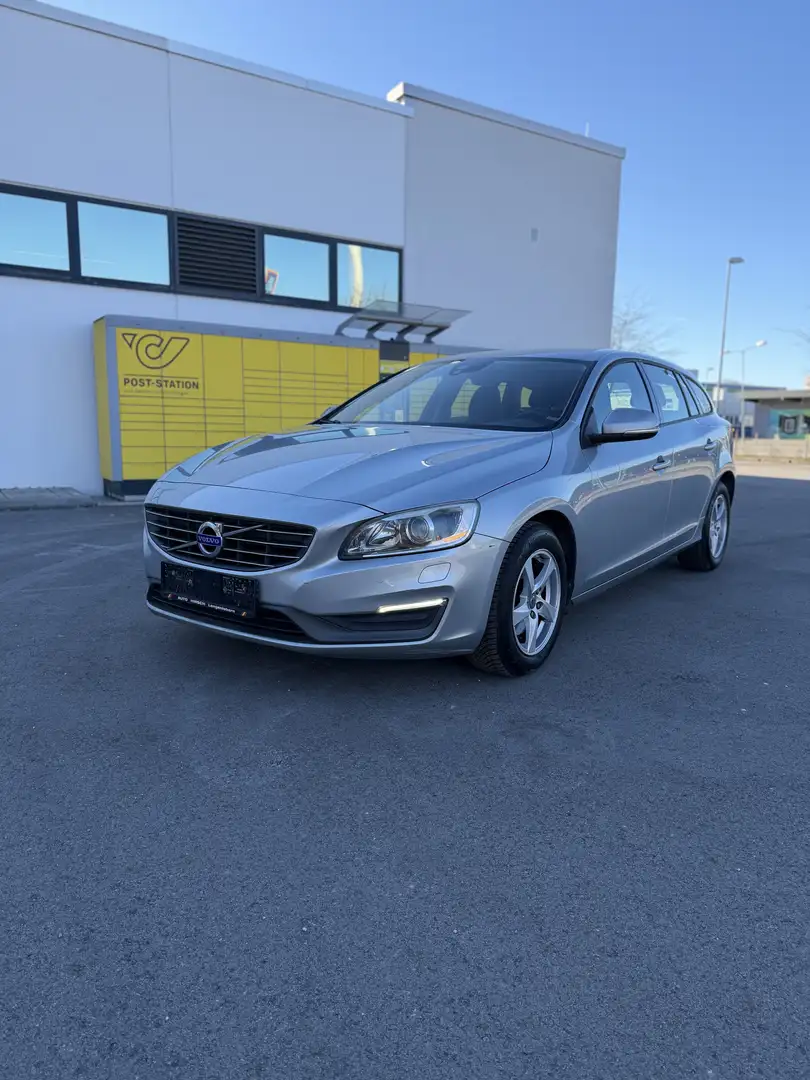 Volvo V60 D2 Momentum Powershift - 1