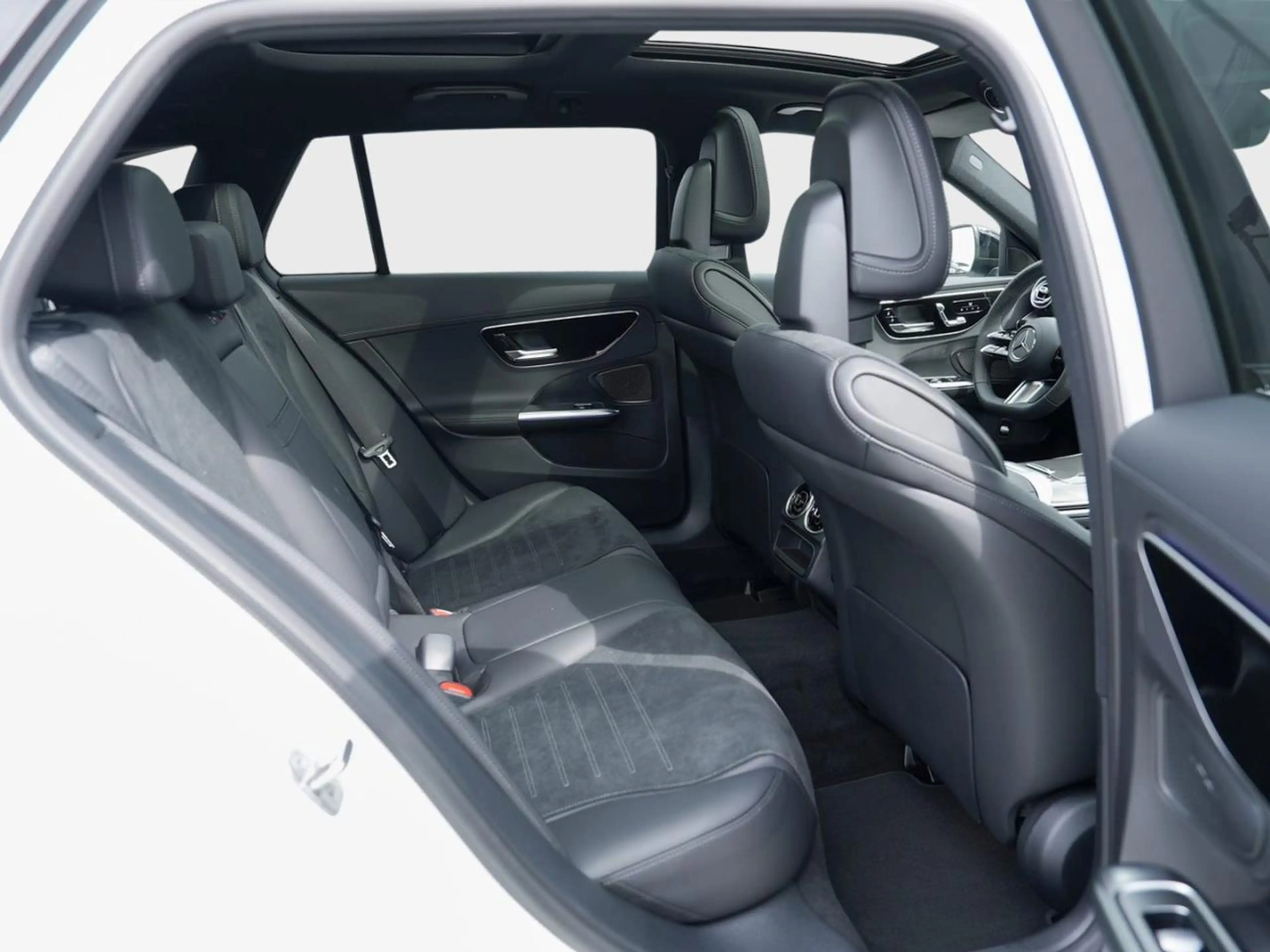 Mercedes-Benz C 200 d T-Modell AMG Night Distronic 360 Panorama — photo 11