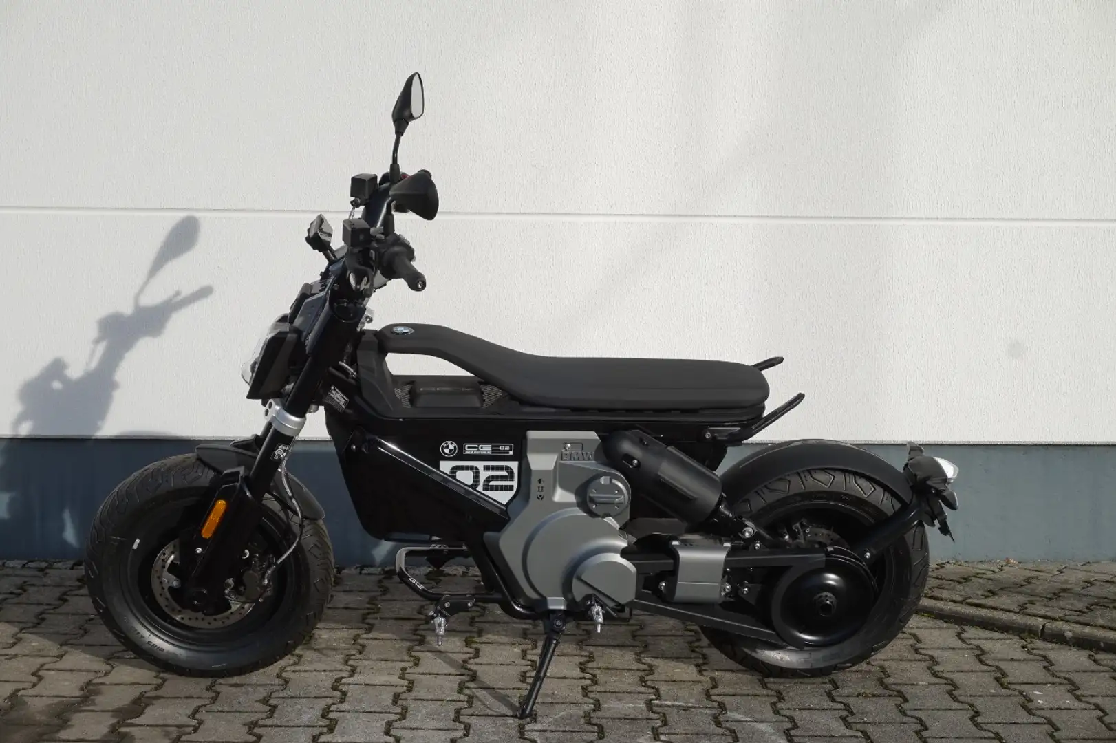 BMW CE 02 AM (KRAD) fahrbar ab 15 Jahre mit Führersche Schwarz - 1