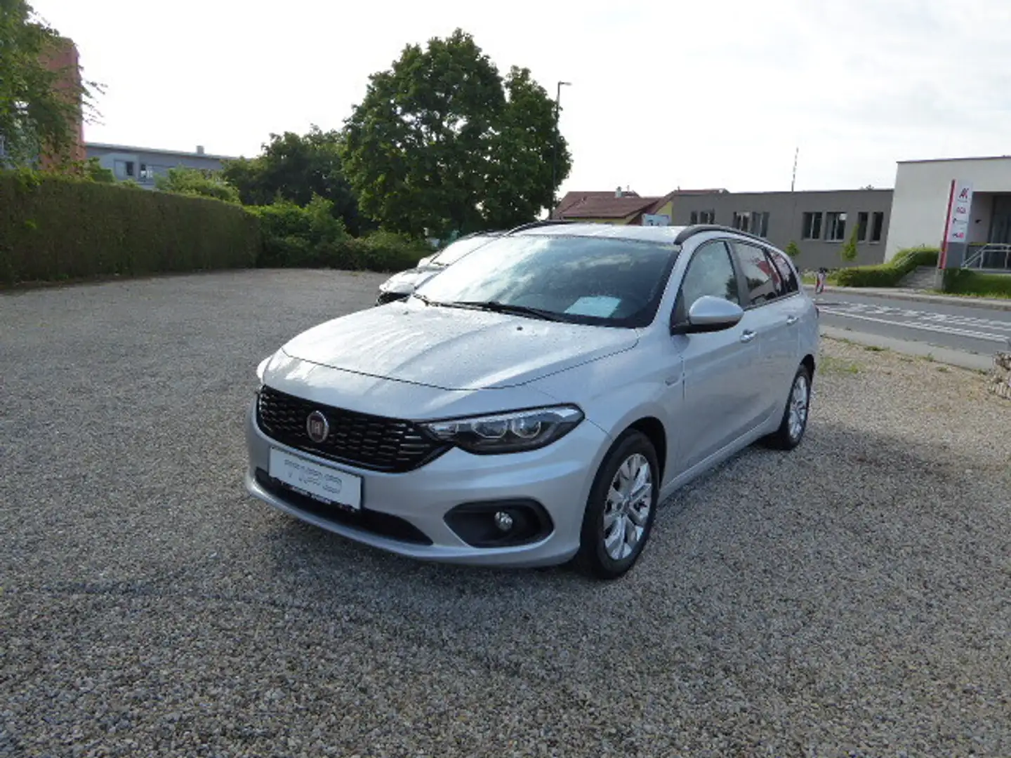 Fiat Tipo 1,3 MultiJet II 95 Start&Stop Easy Silber - 1