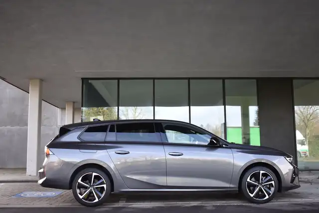 Opel Astra view 4