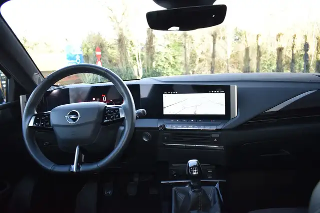 Opel Astra view 8